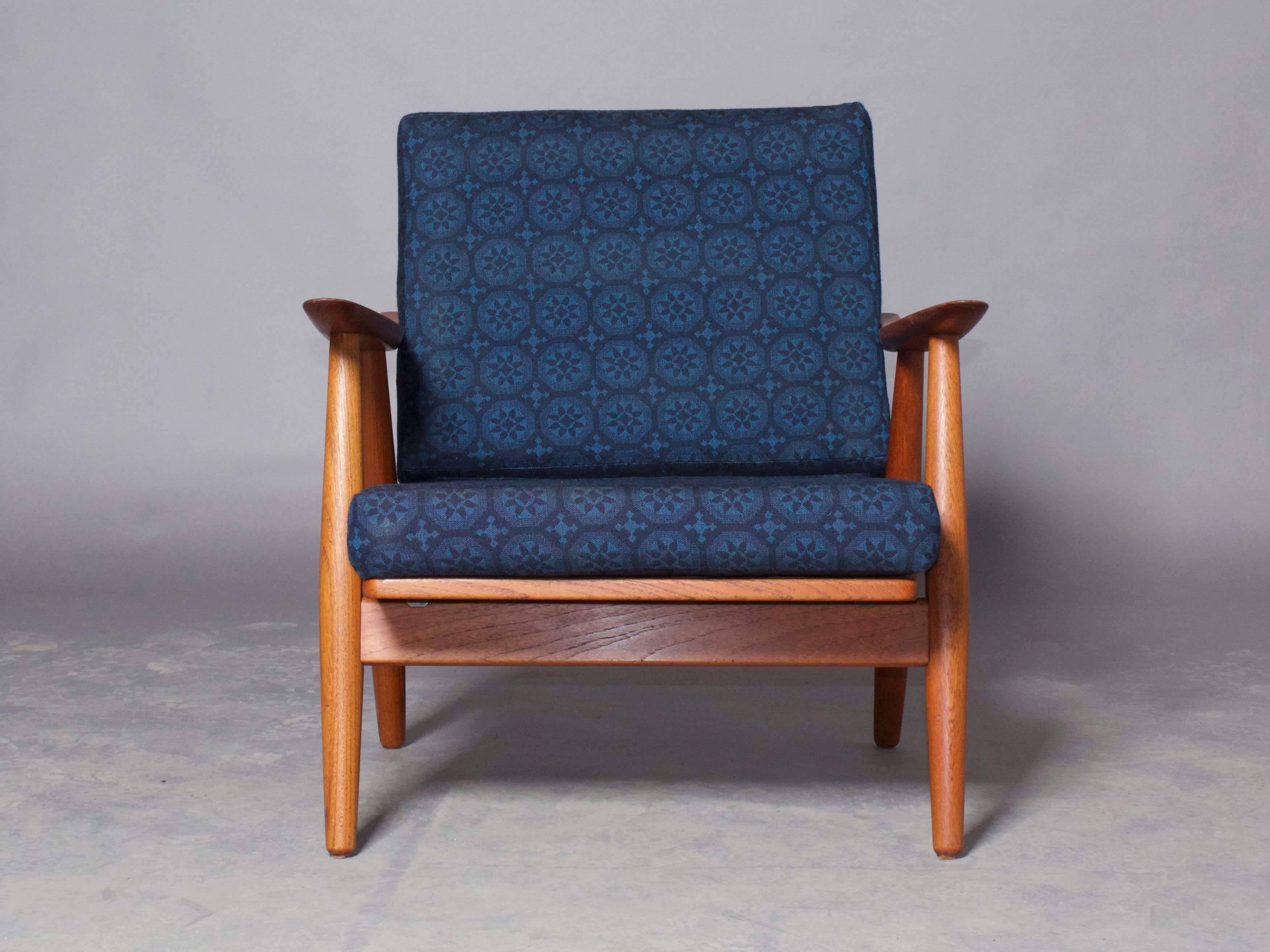 Vintage 1960s Wooden Armchair by Hans Wegner 

This Hans Wegner Lounge Chair is in excellent condition. The fabric is great or we can re-upholster it to fit your style. Classic, and iconic. Ready for pick up, delivery, or shipping. 