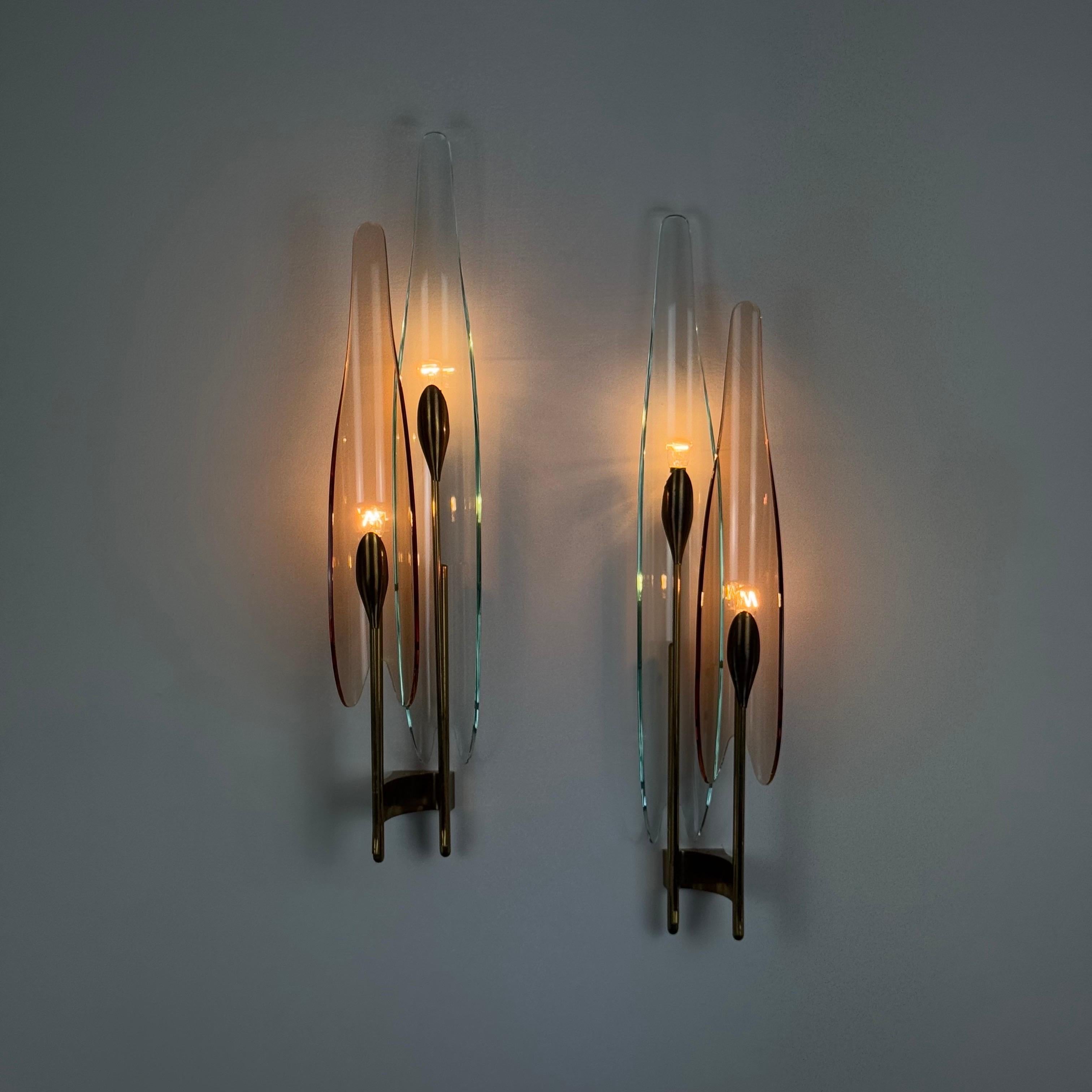 Mid-Century Modern Paire monumentale d'appliques 