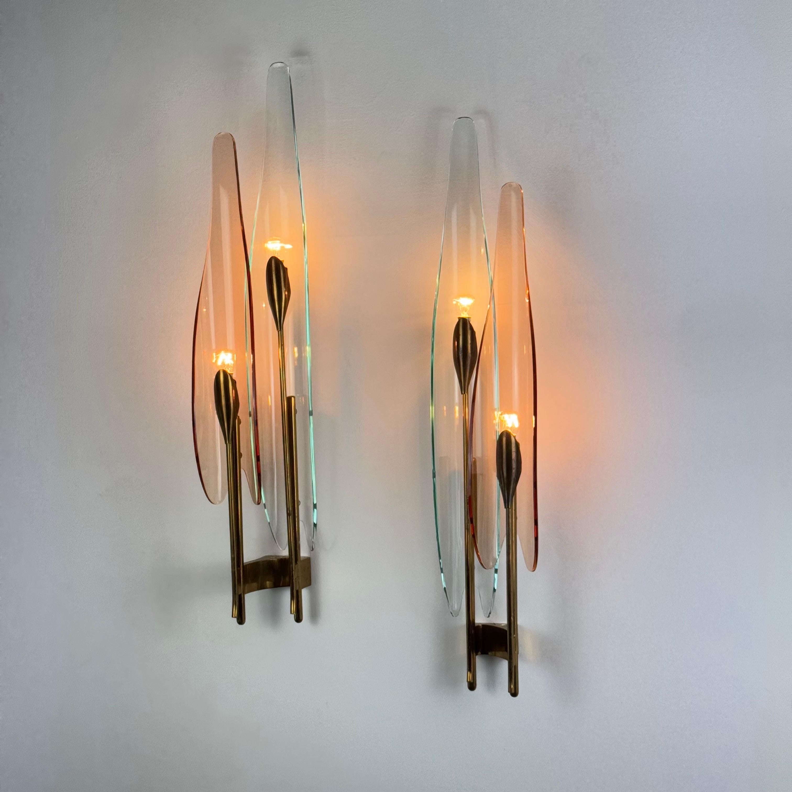 Paire monumentale d'appliques 
