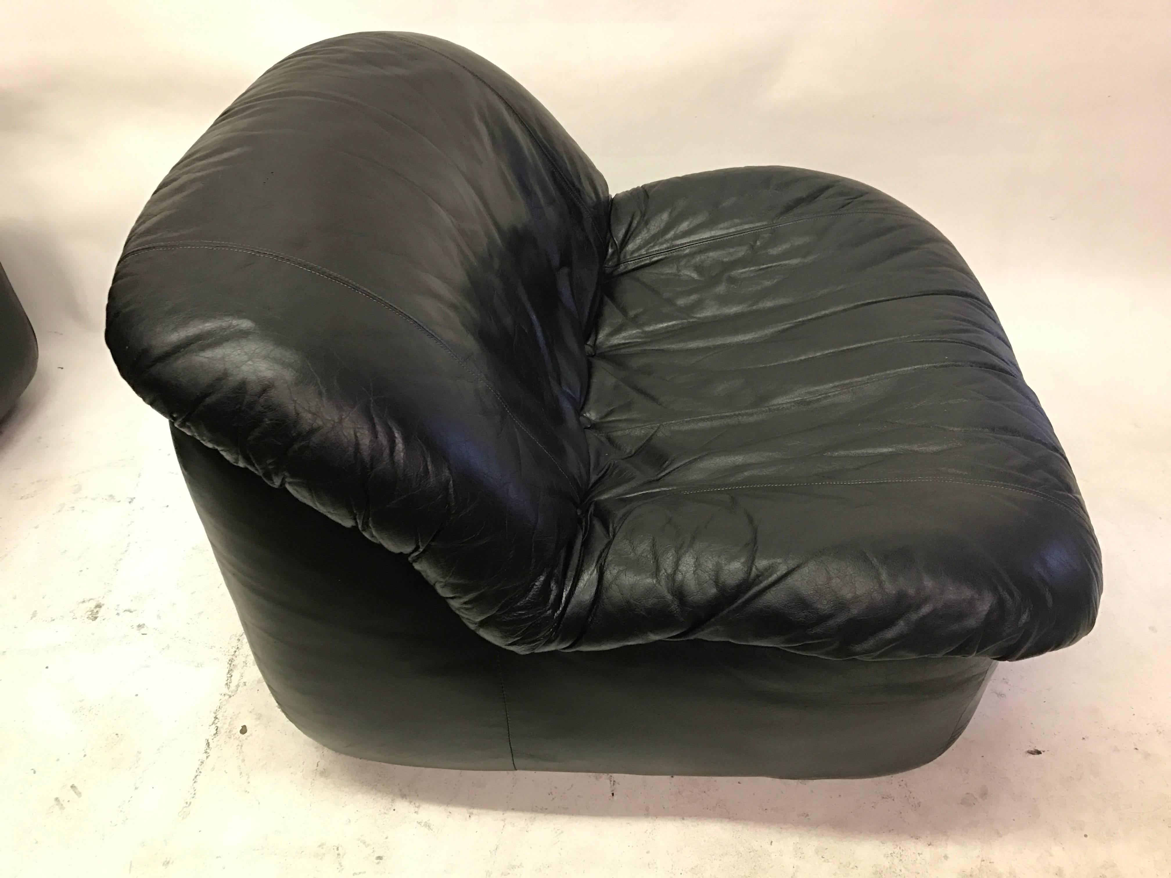 Pair of Italian Black Leather Chairs In Excellent Condition In Pasadena, CA