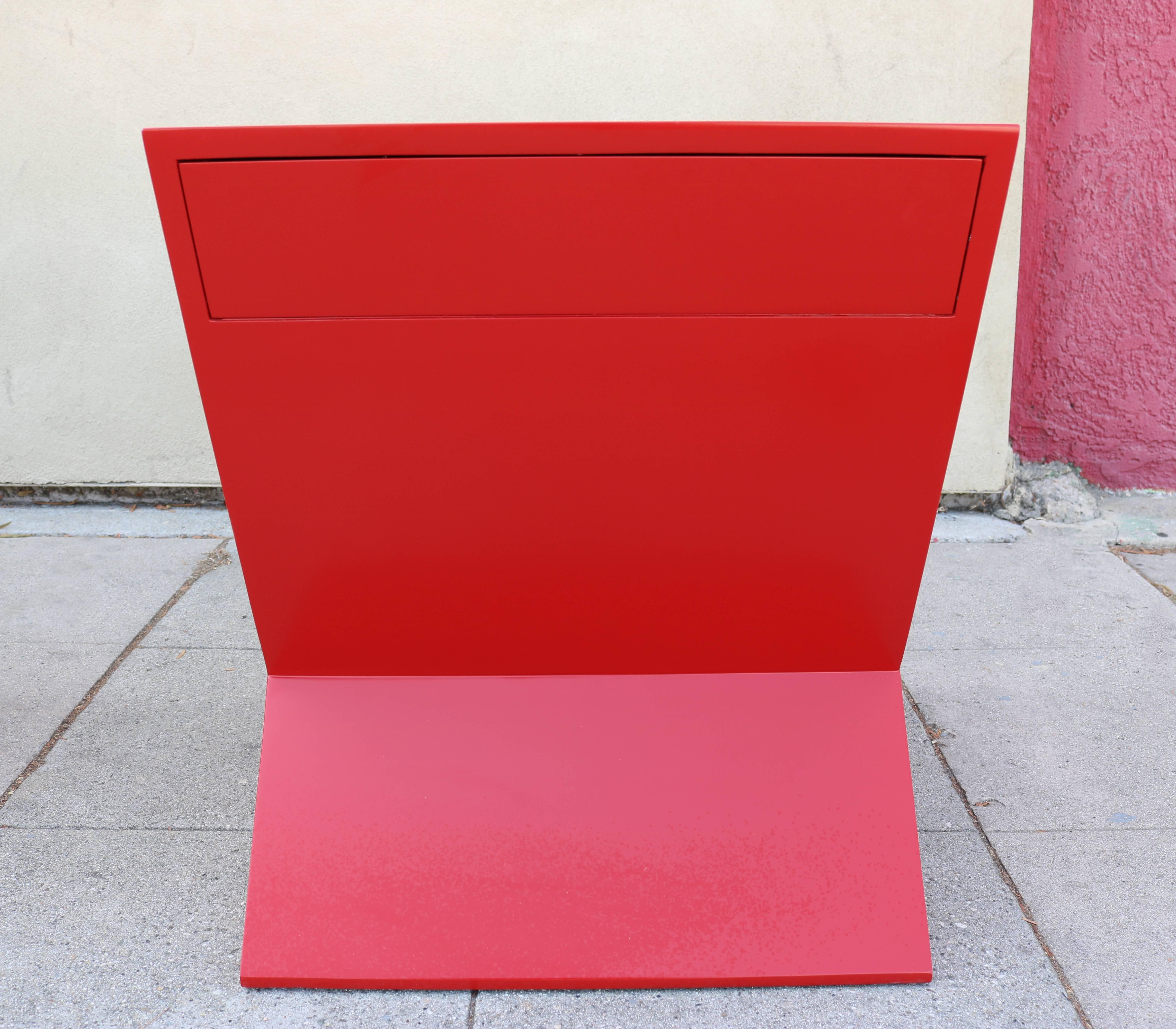 Architectural Cherry Red Lacquer Geometric Shaped Nightstands, Pair In Excellent Condition In Pasadena, CA