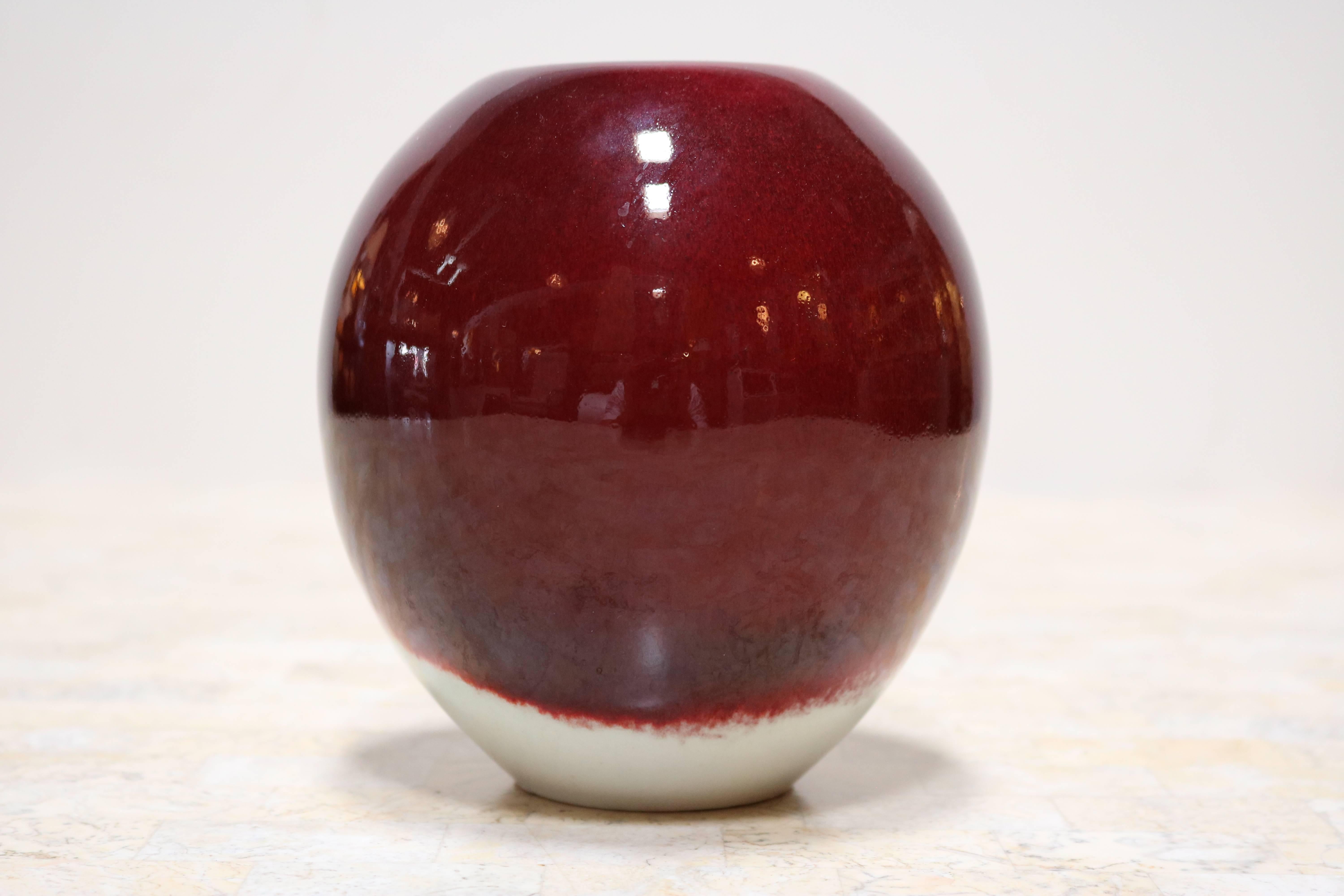 Candy Apple Red and Cream Decorative Ceramic by Masuo Ojima In Excellent Condition In Pasadena, CA