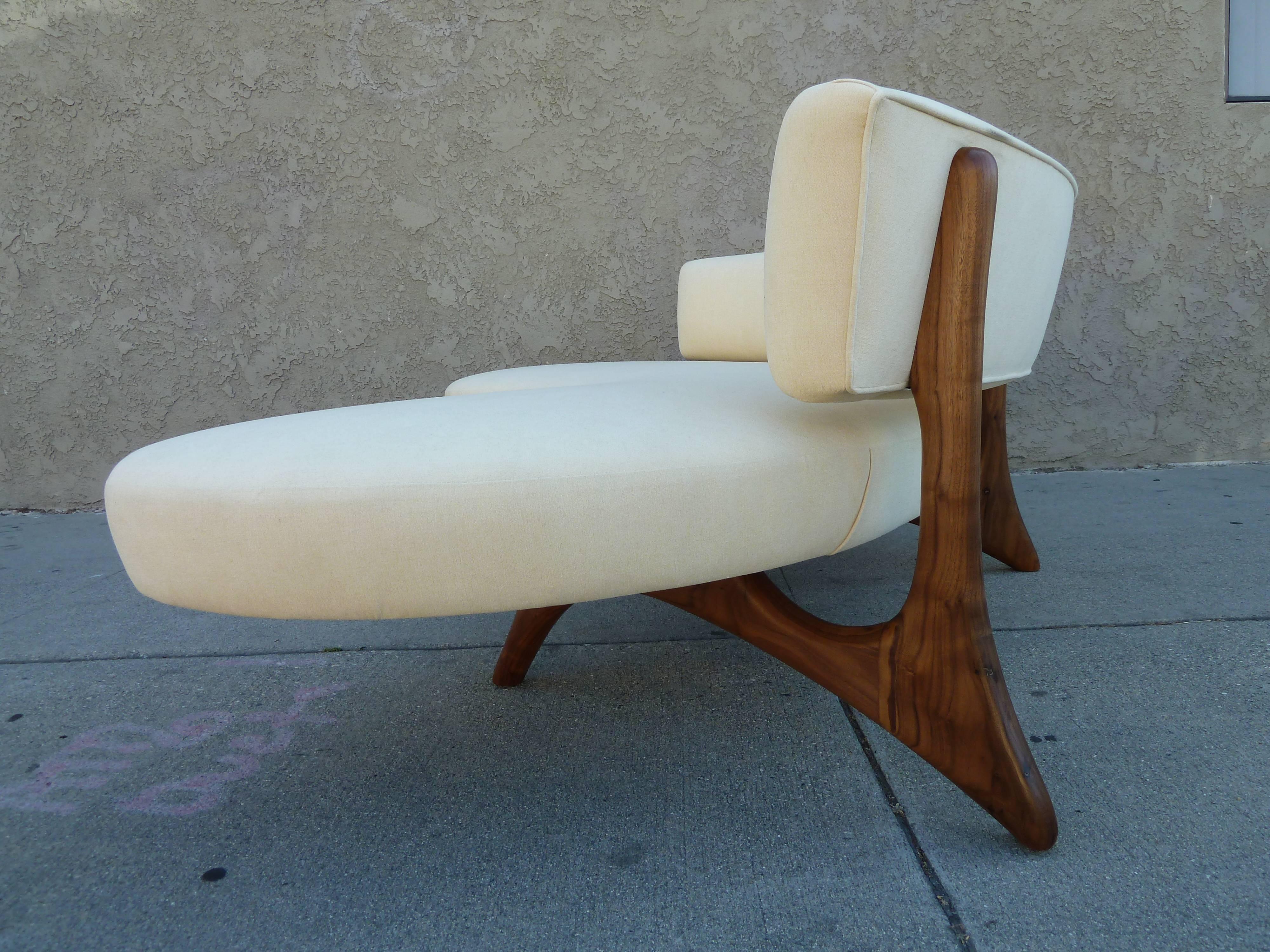 Mid-Century Floating Curved Walnut Sofa In Excellent Condition In Pasadena, CA