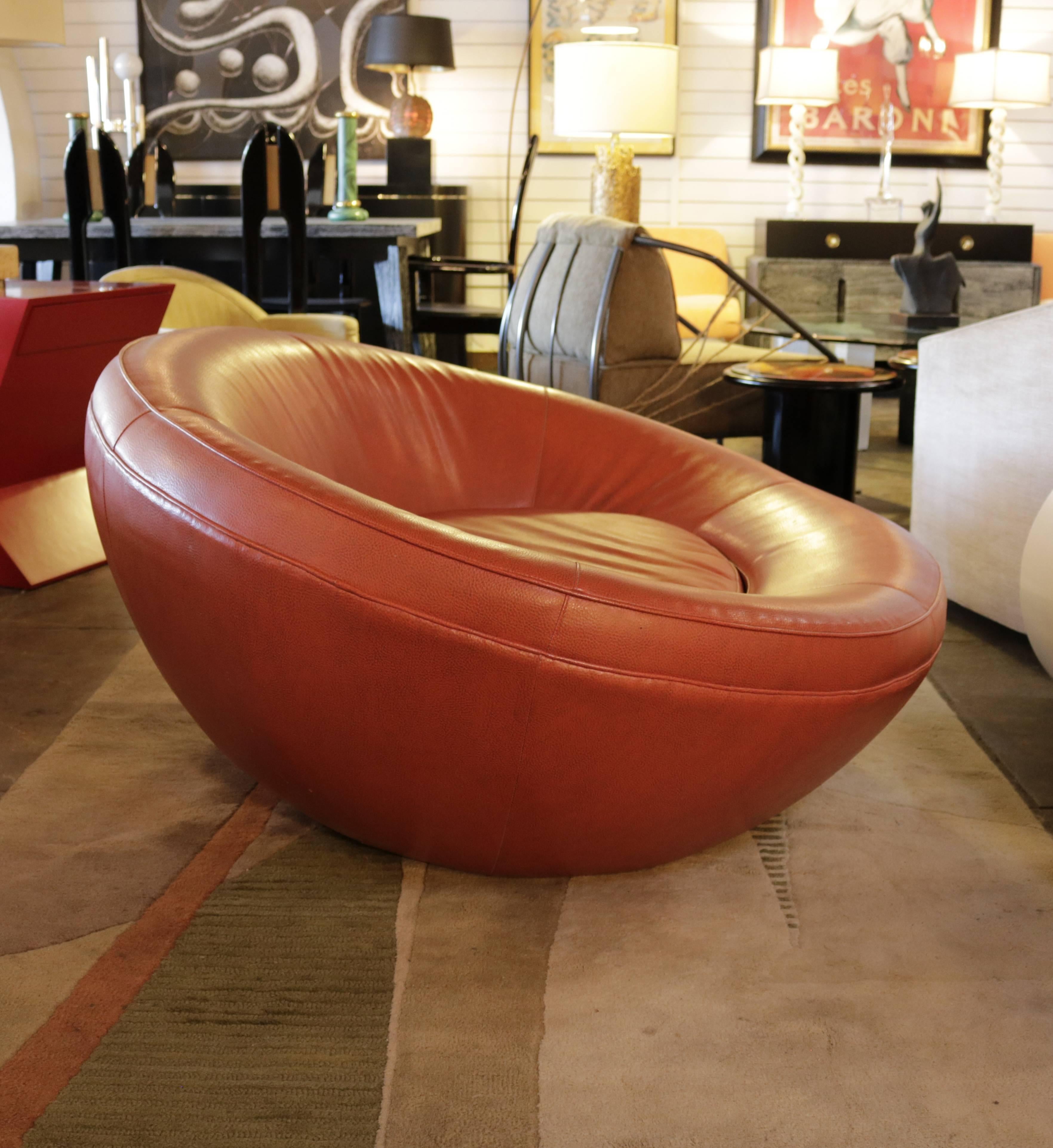 This is a nest for people in love!
It retains its original rust orange high-quality Naugahyde which is in excellent condition!
Measure: 36" is the seat depth and 48" the total depth.