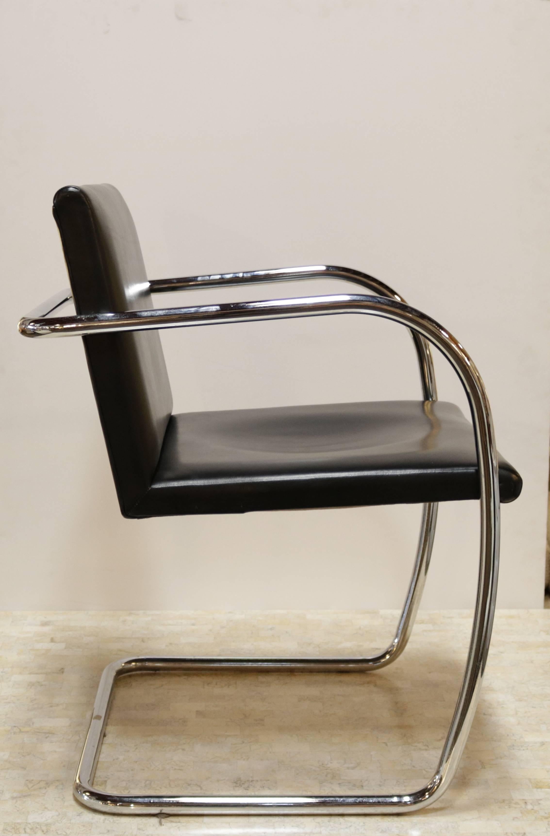 Mid-Century Modern Pair of Black Leather and Chrome Brno Chairs by Mies van der Rohe
