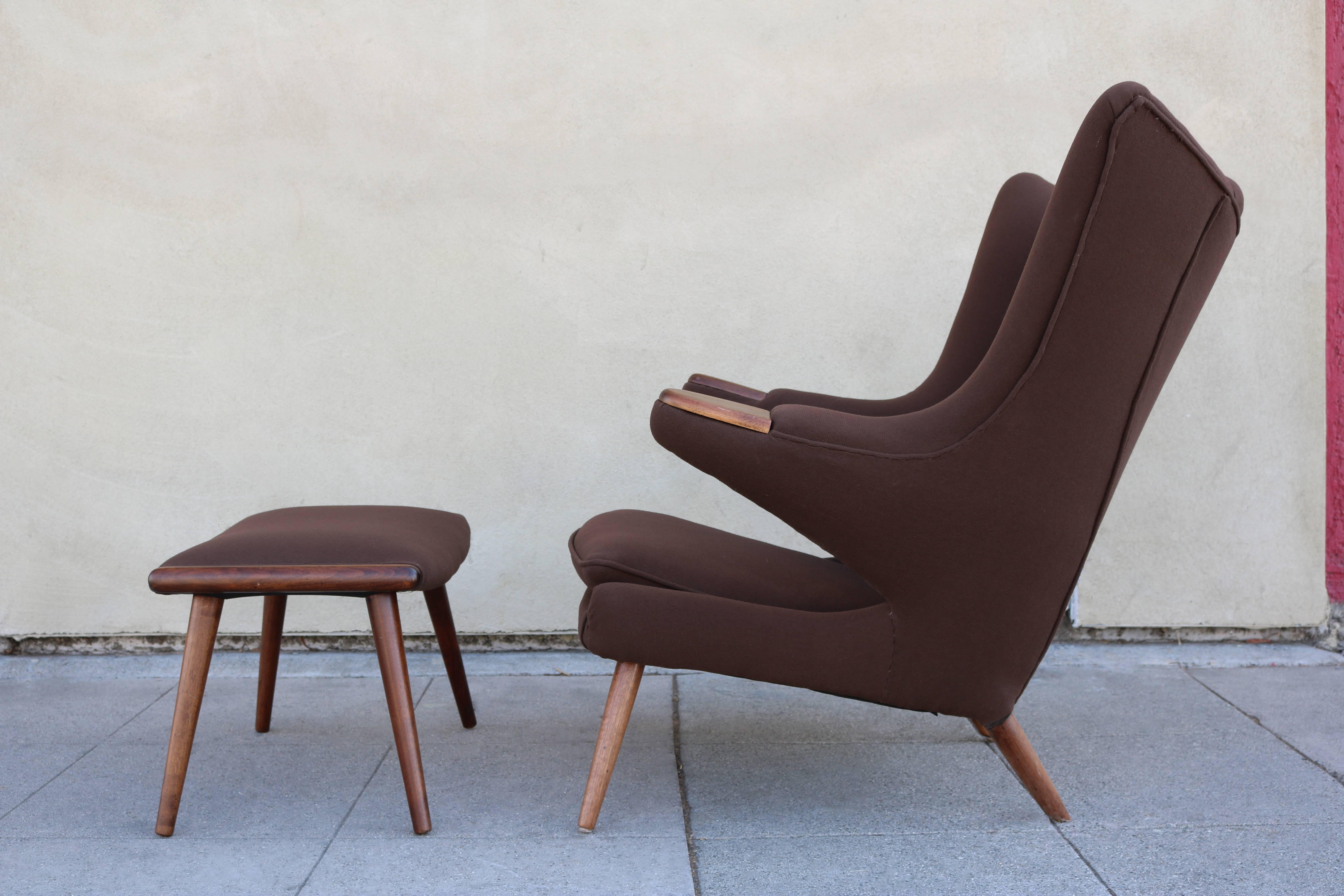 Listing is for one armchair and ottoman in walnut with brown canvas upholstery. The Papa Bear chair is also known as the AP-19 or the Teddy Bear and was designed in 1951 by Hans Wegner.
This is a reproduction made in the 60s

Measurements for