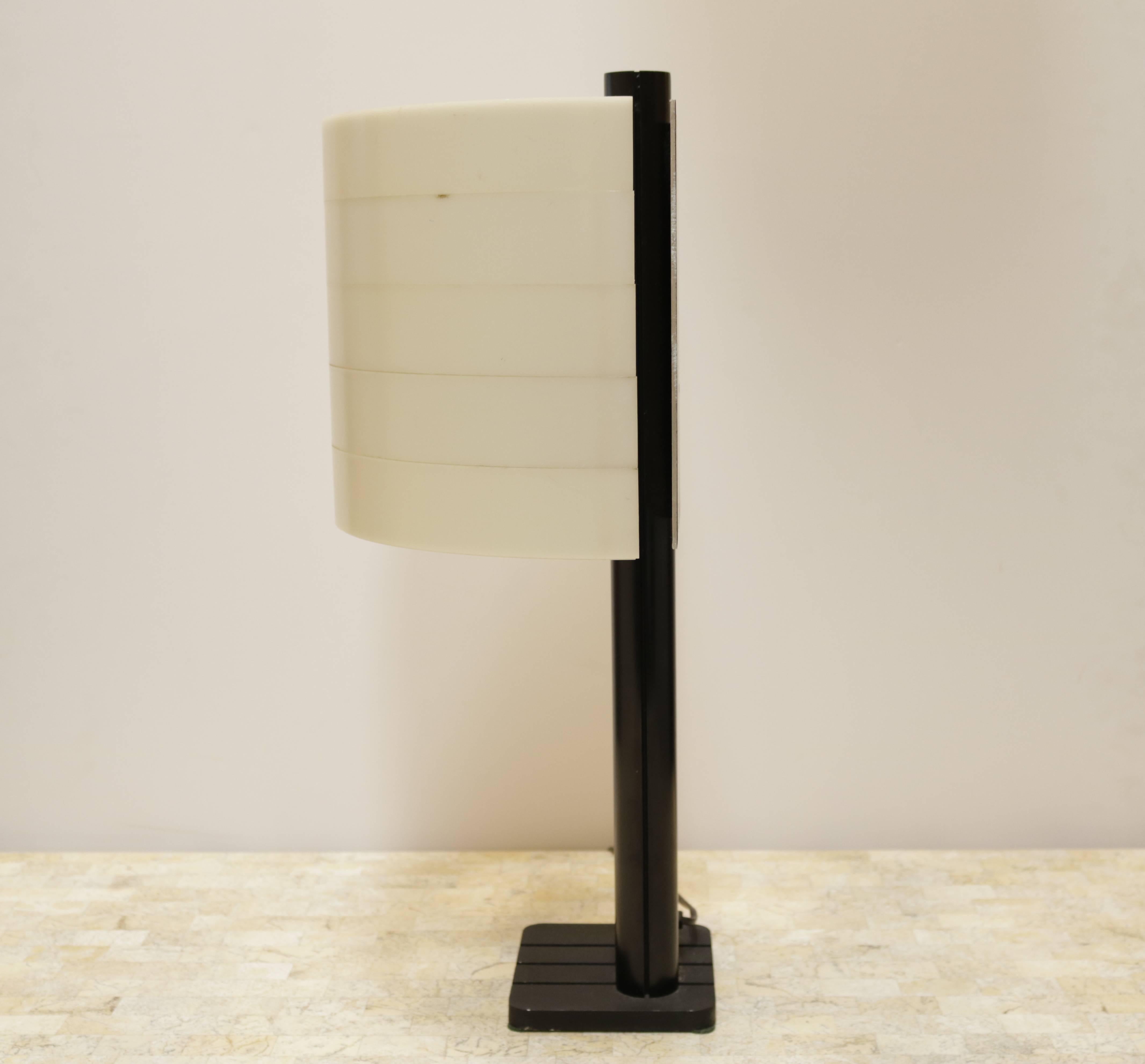 Cream and Black, 1970s Table Lamp In Excellent Condition In Pasadena, CA