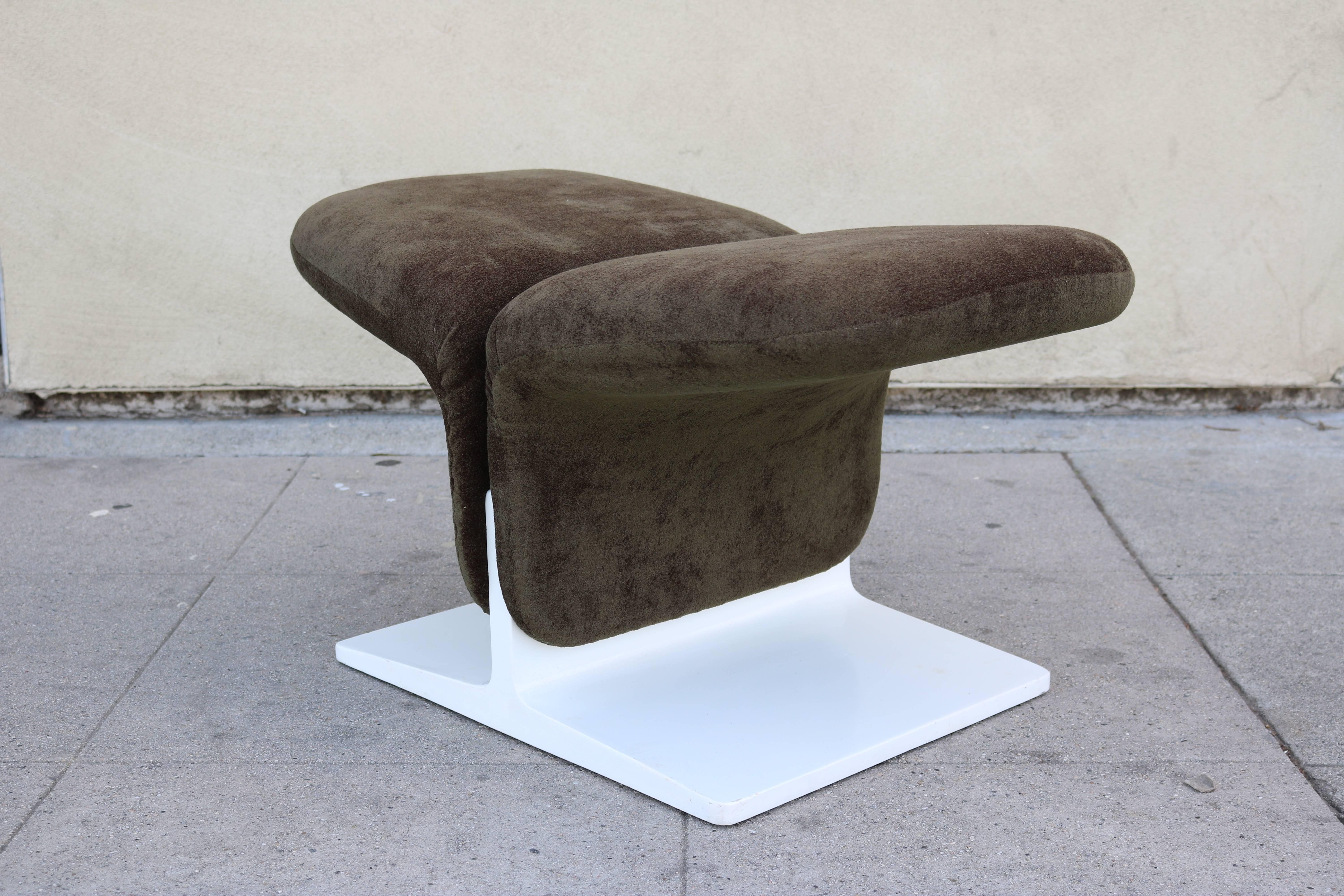 1960s Ribbon Chair with Ottoman by Pierre Paulin for Artifort In Excellent Condition In Pasadena, CA