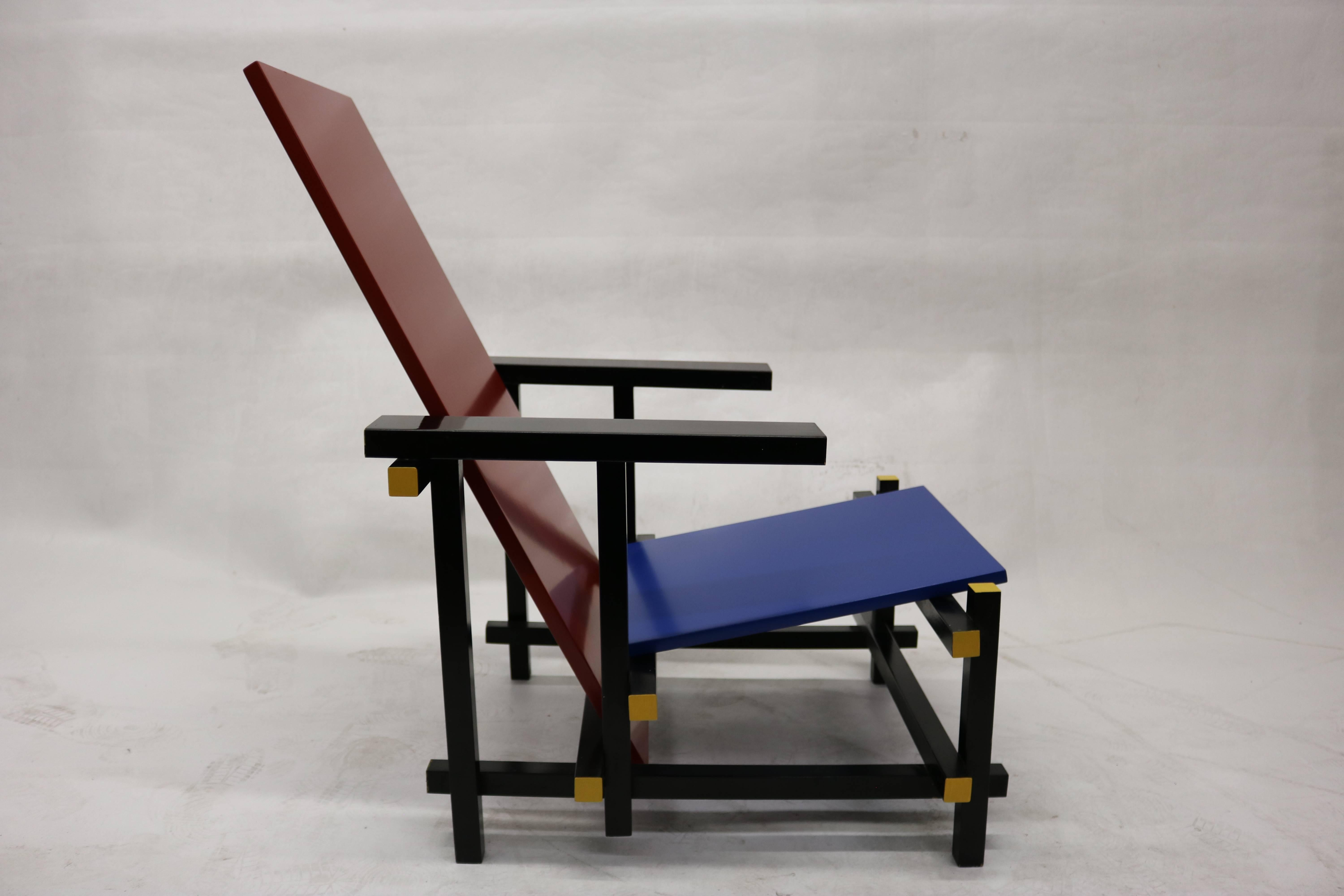 gerrit rietveld red and blue chair
