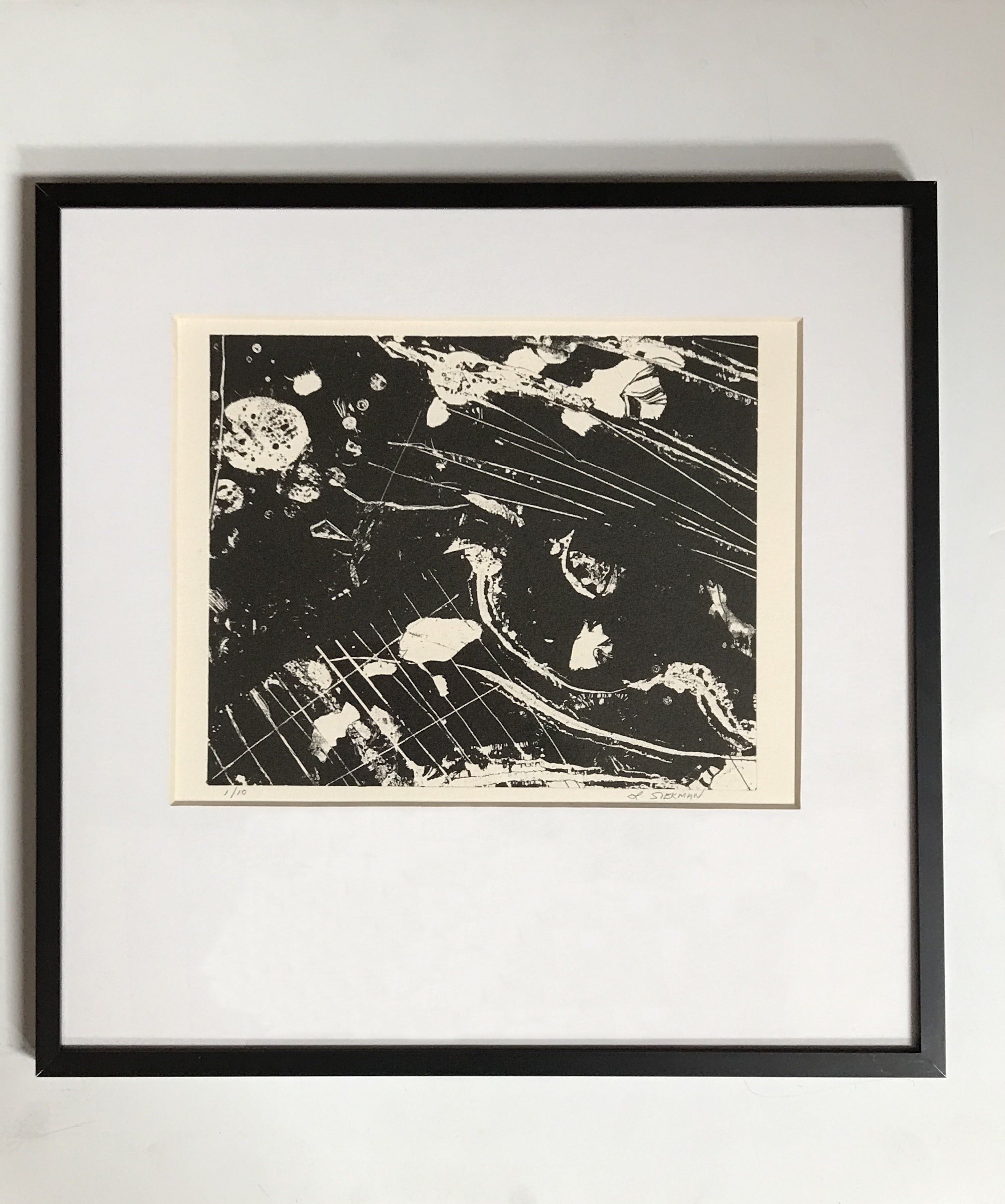 Famed Schwarz-Weiß Abstrakte Lithographie von Lucy Siekman, #3