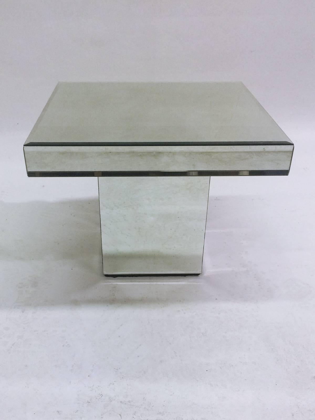 Pair of Mirrored End Tables In Excellent Condition In Pasadena, CA