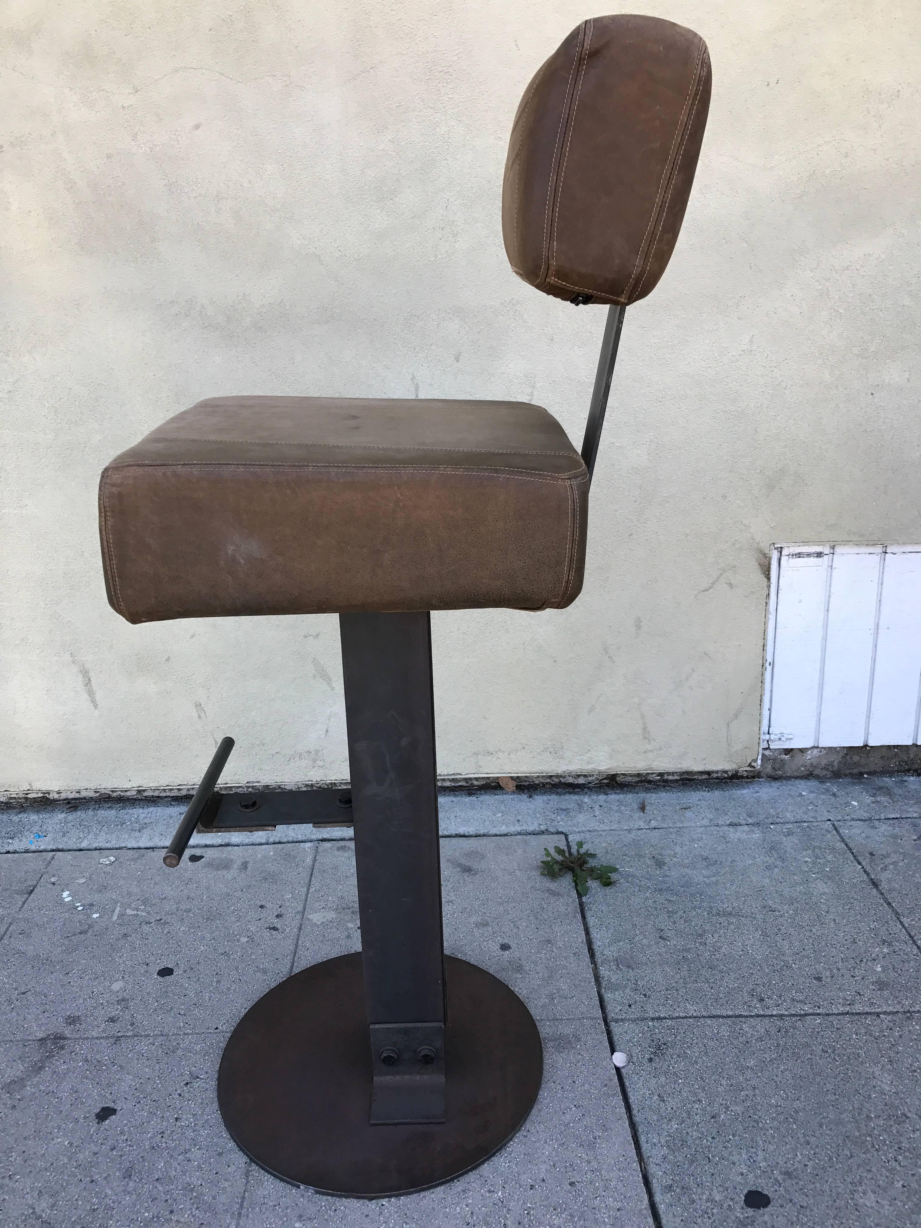 Pair of Brown Leather and Steel Industrial Bar Stools In Excellent Condition For Sale In Pasadena, CA
