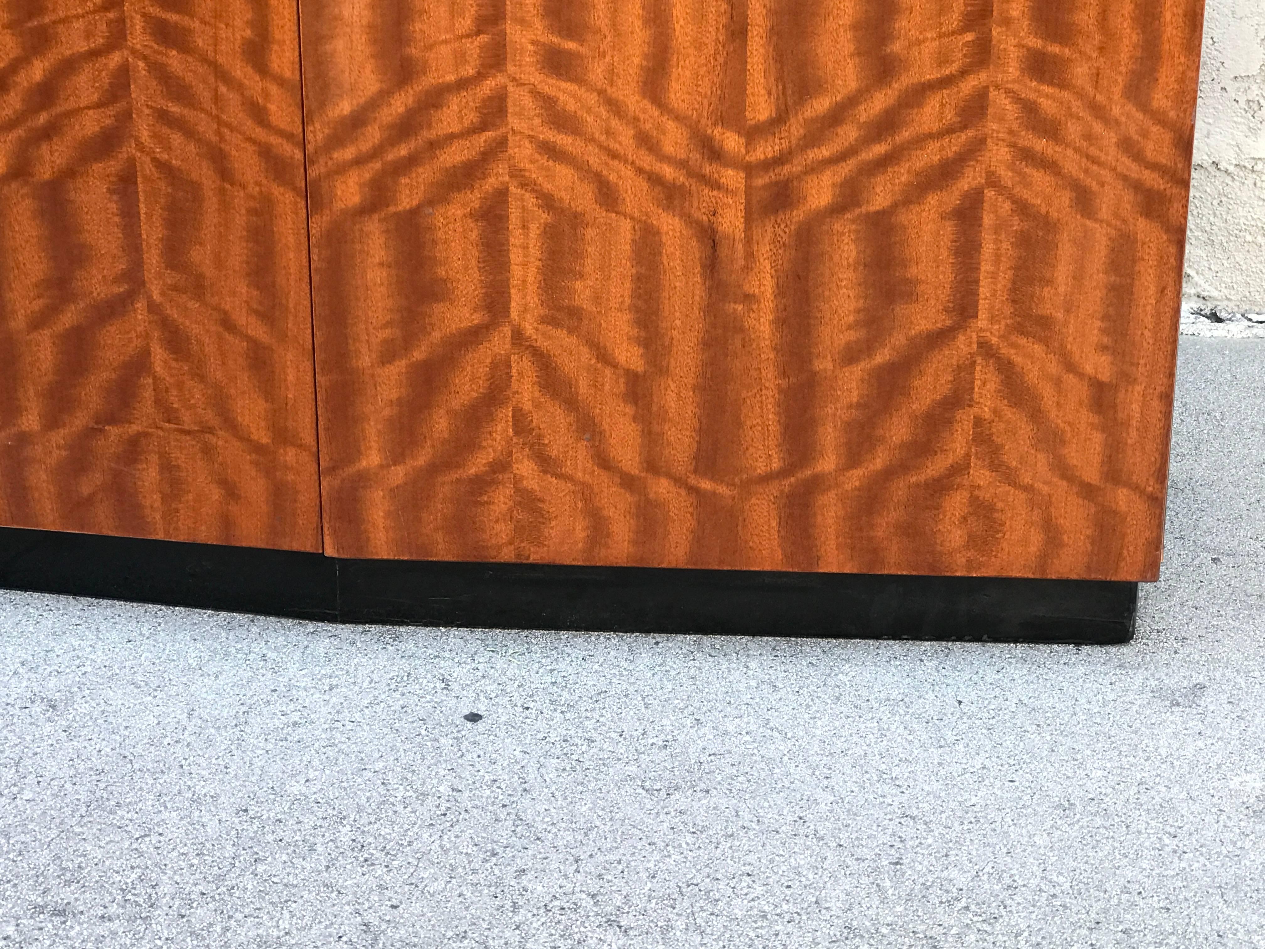 Henredon Tiger Koa Wood Credenza In Excellent Condition In Pasadena, CA