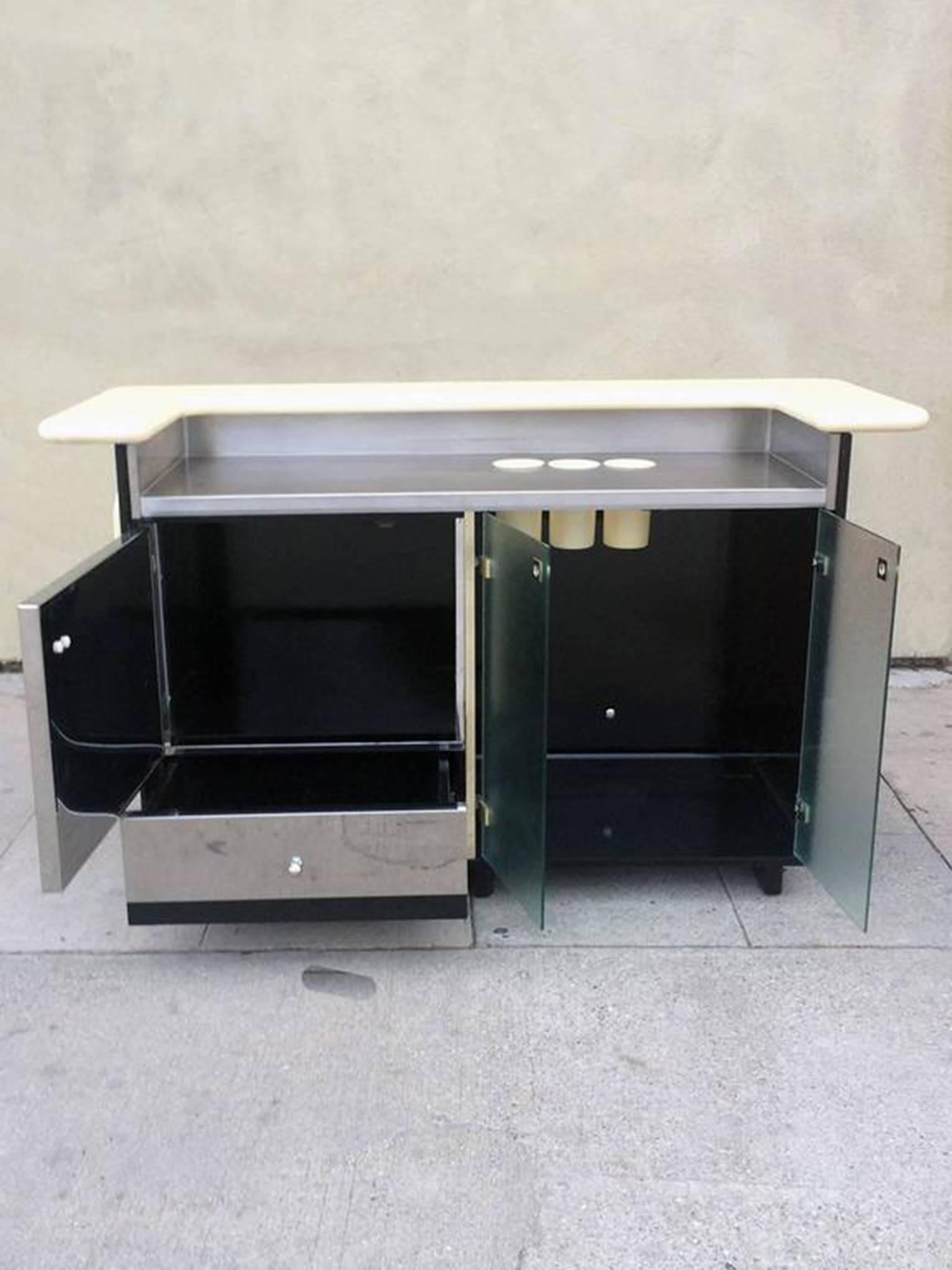Outstanding Black and Ivory Lacquer Dry Bar In Excellent Condition In Pasadena, CA