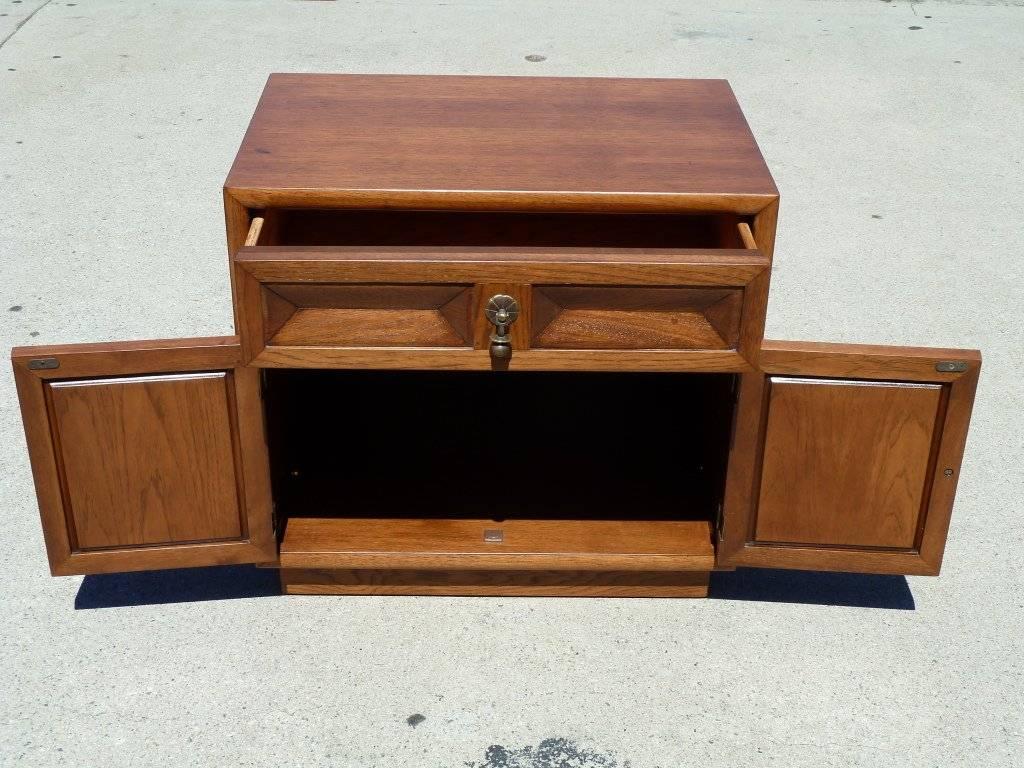 Mid-20th Century Walnut Nightstands by American of Martinsville, Pair