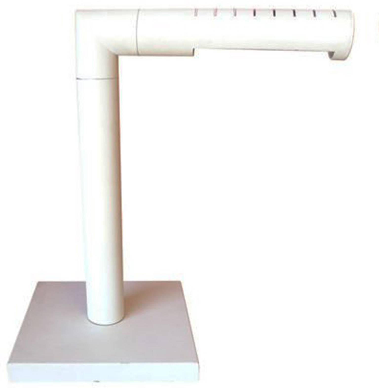 Minimal table lamp from the 1970s. The table lamp is made off-white painted metal and has a very simple design to the piece. The base holds up a shaft that has an extended cantilevering arm which allows light from a bulb to seep from both the top