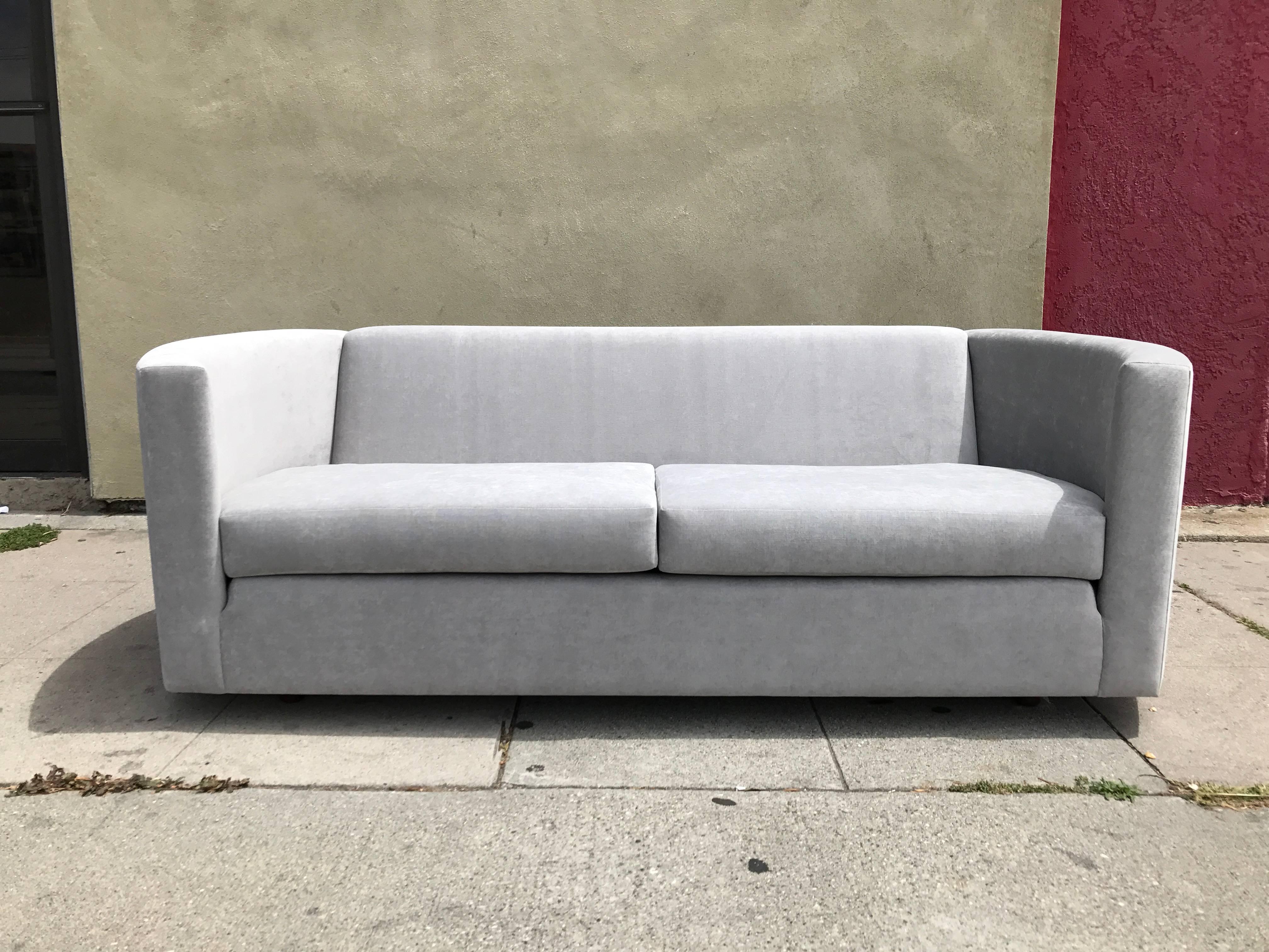 Curvilinear Loveseat Attributed to Milo Baughman In Excellent Condition In Pasadena, CA