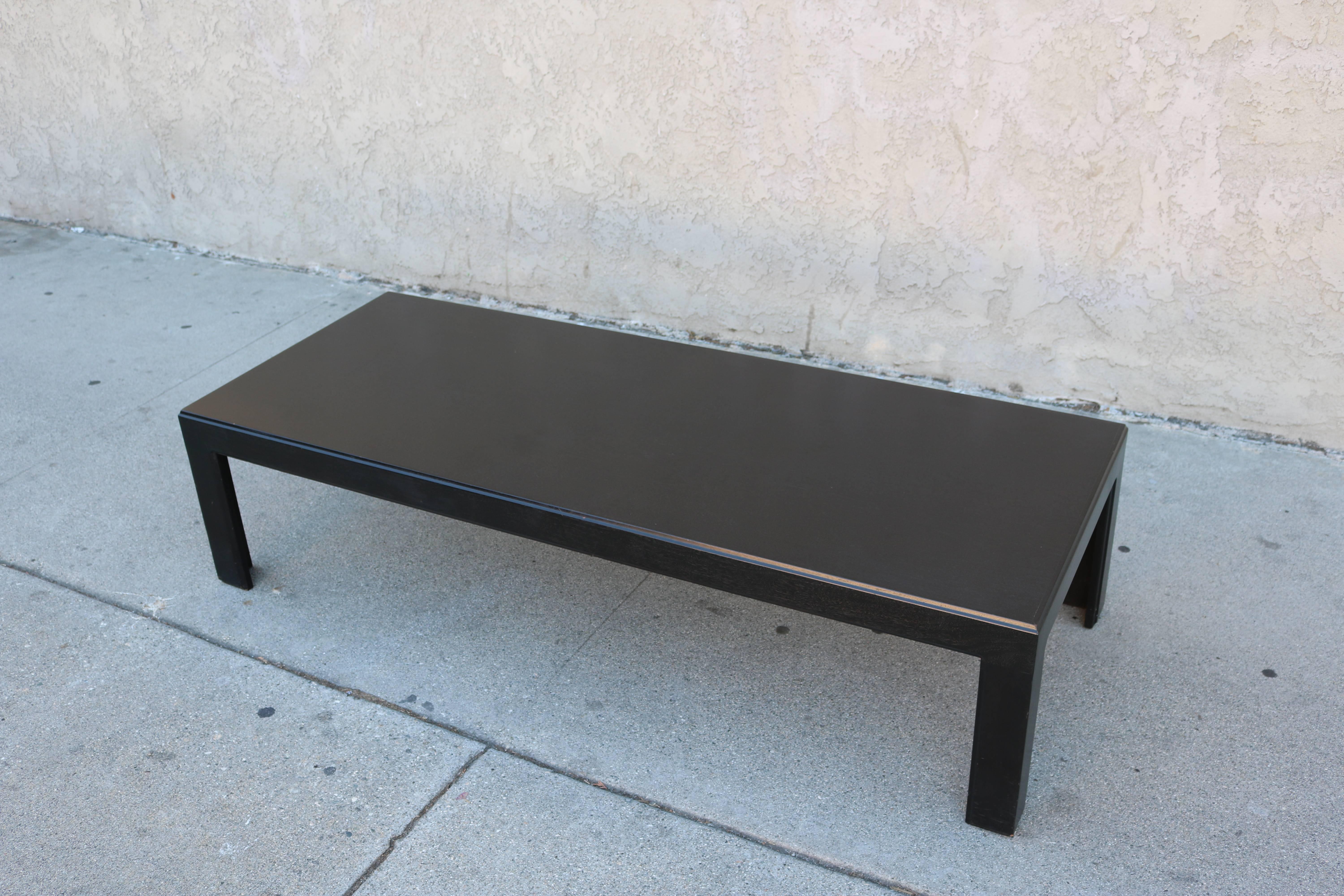 This black stained coffee table features very sleek lines and could fit in any kind of interiors.