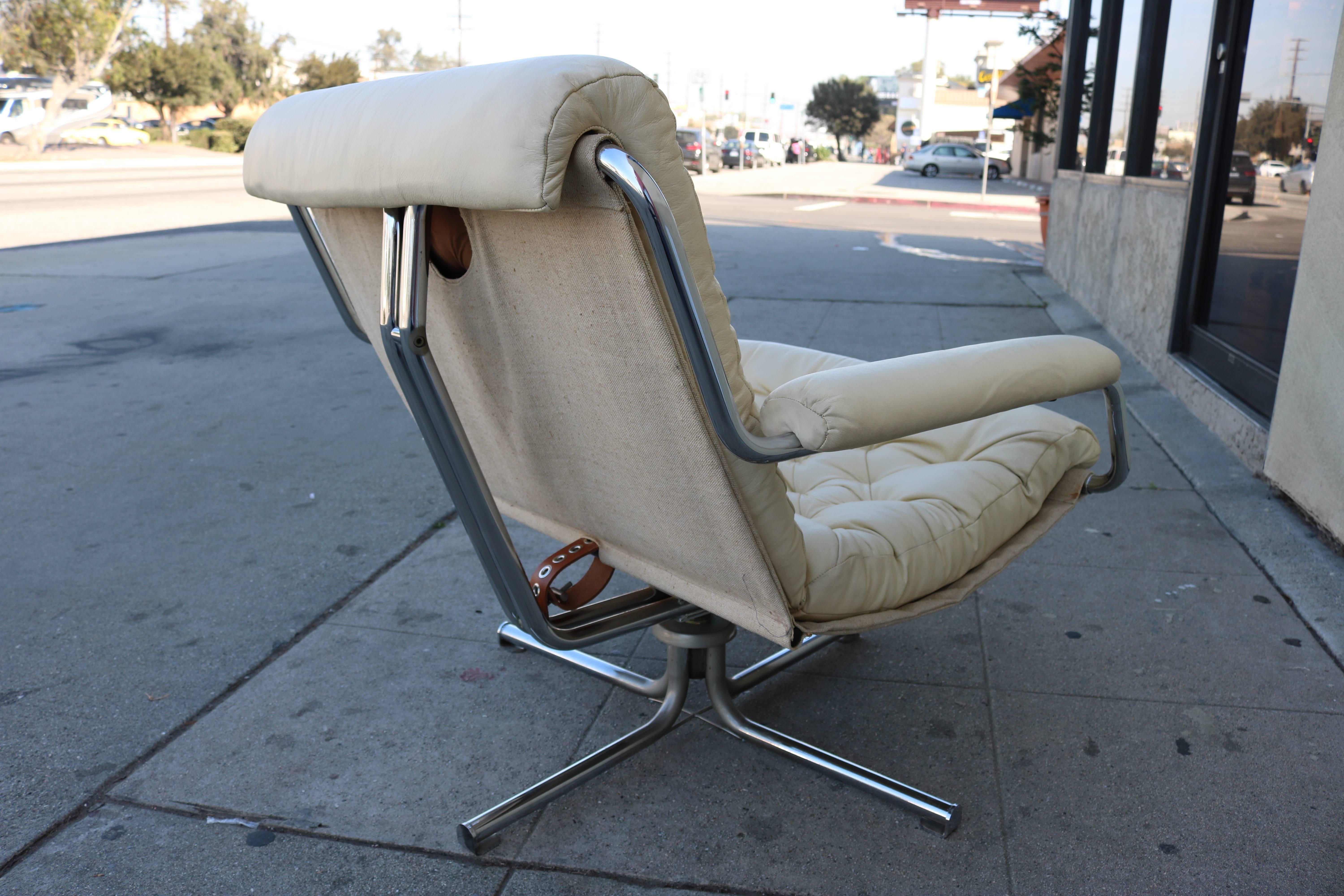 Danish Pair of Cream Tufted Leather and Chrome 1970s Swivel Chairs