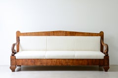 1800' Walnut veneered parade sofa