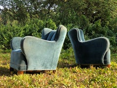 Paire de fauteuils sculpturaux d'ébéniste danois des années 1940 à dossier bas