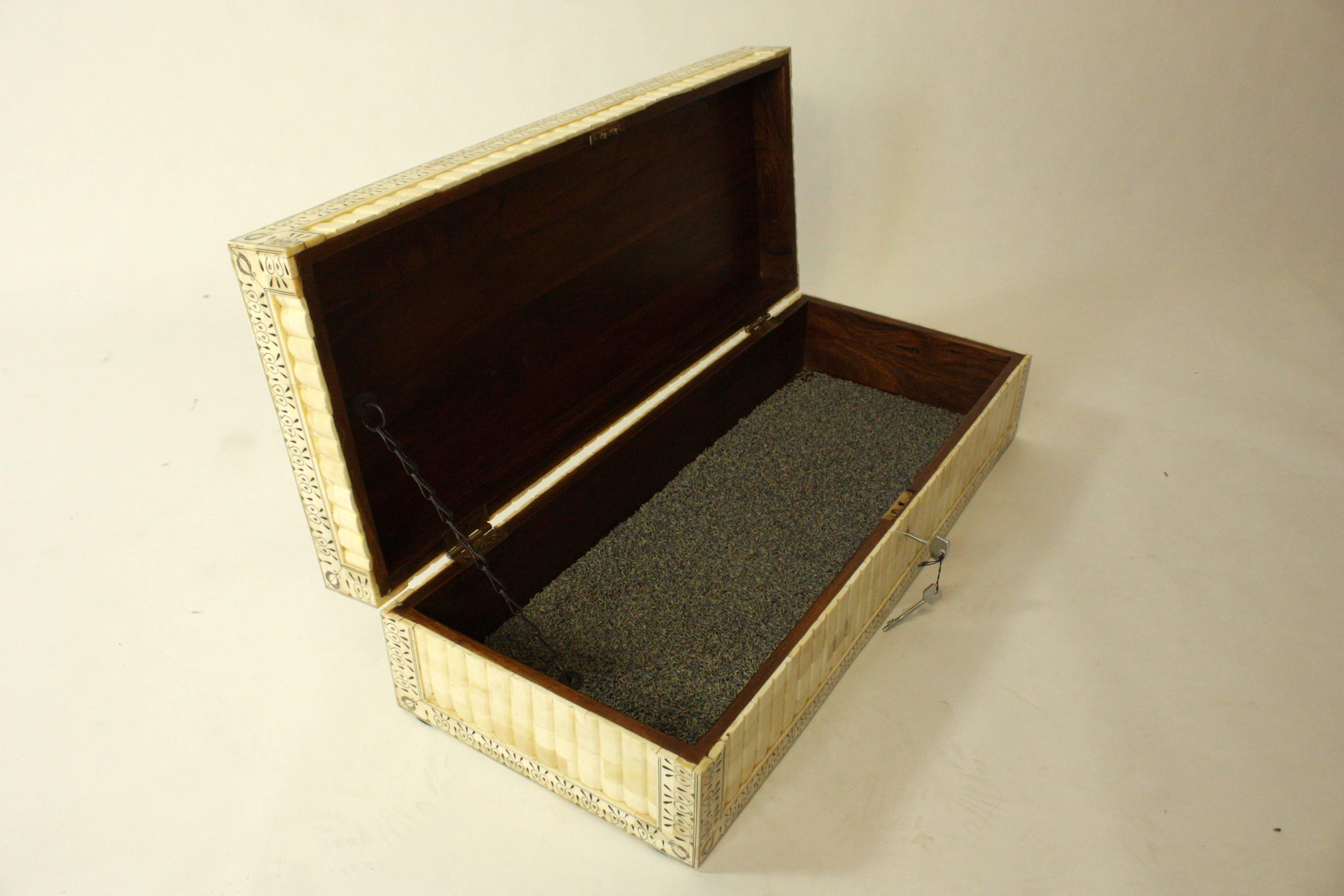 Marrokesh Bone Box In Excellent Condition For Sale In Southampton, NY