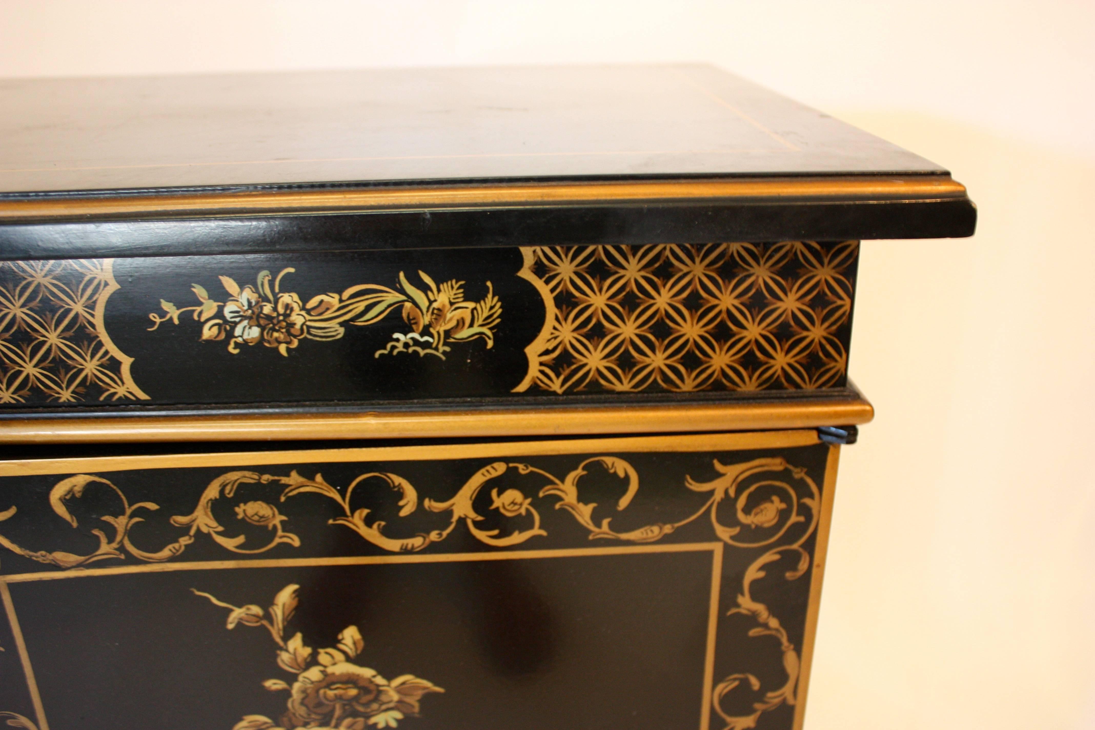 Chinoiserie Console Cabinet In Good Condition For Sale In Southampton, NY