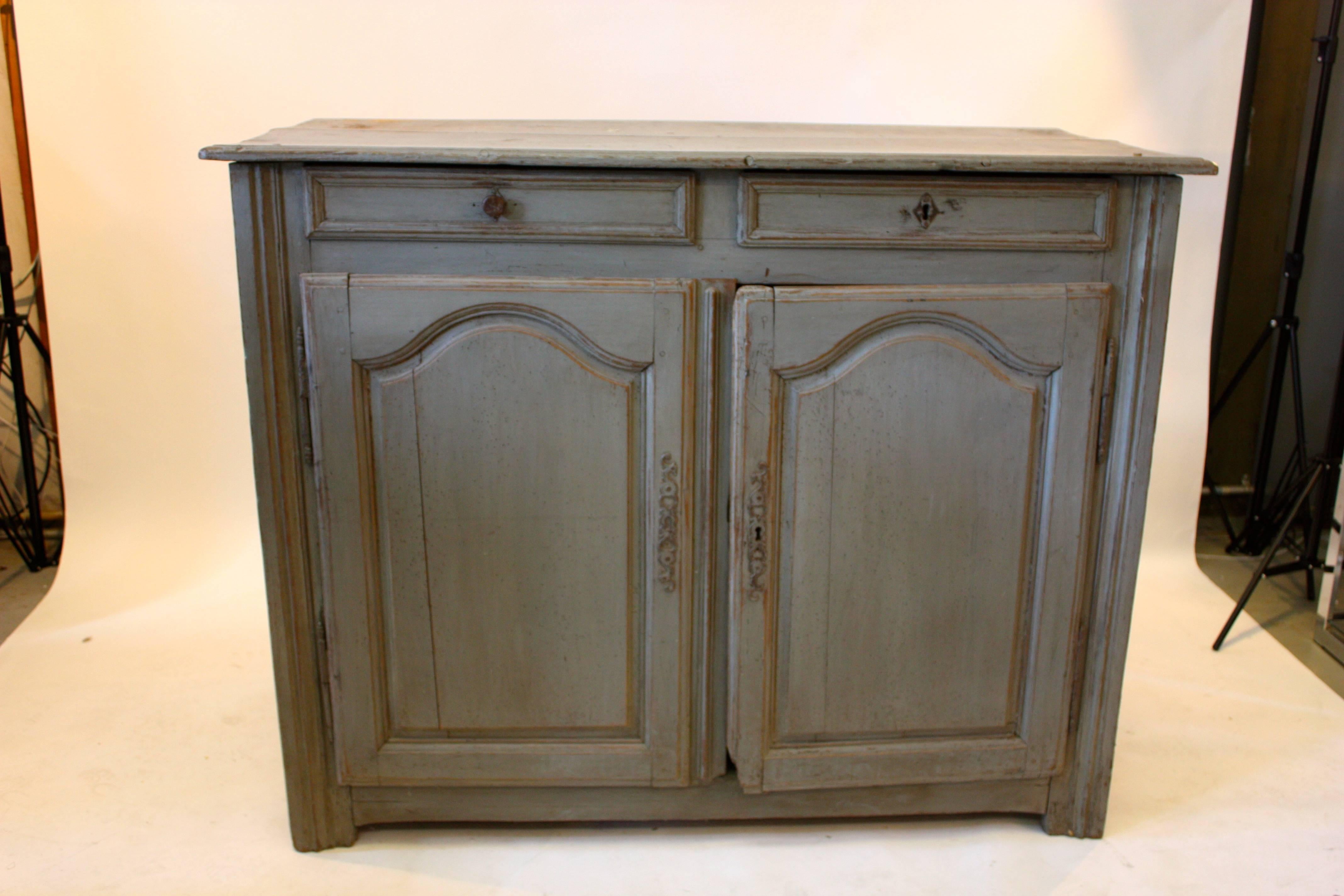 Greige Sideboard In Good Condition For Sale In Southampton, NY