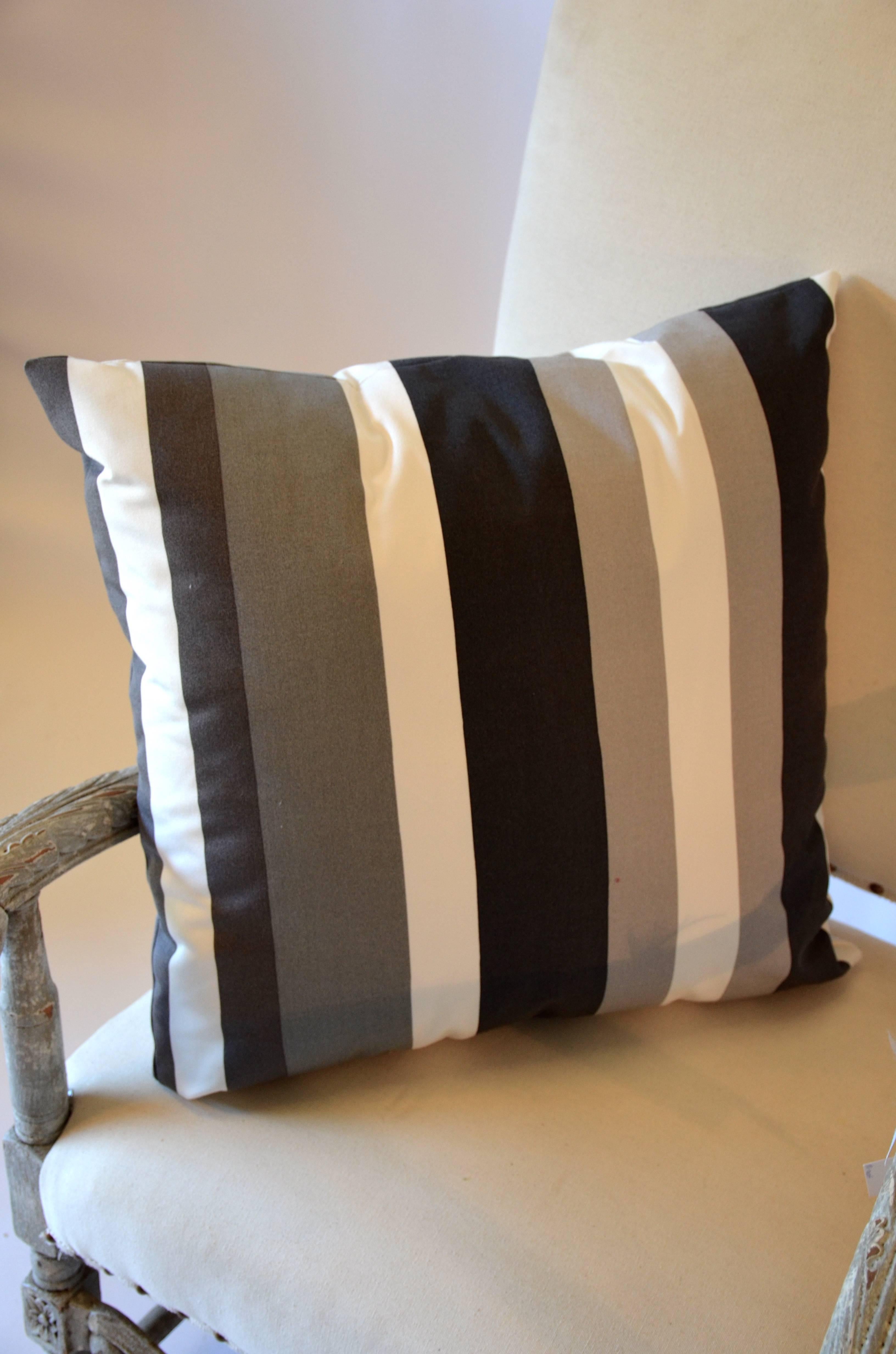 Modern Awning Stripe Pillow In Excellent Condition For Sale In Southampton, NY