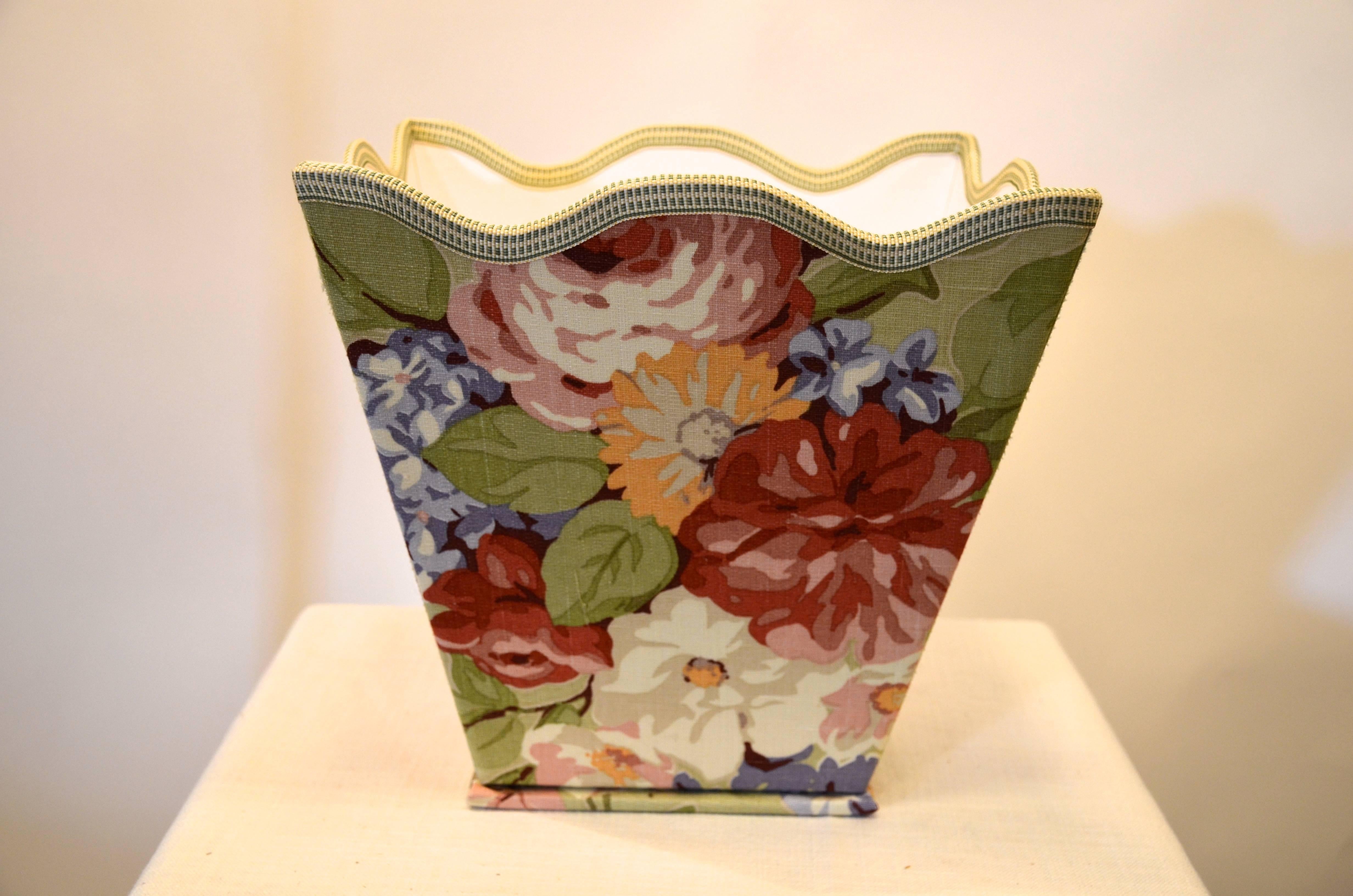 Floral Wastebasket In Good Condition For Sale In Southampton, NY