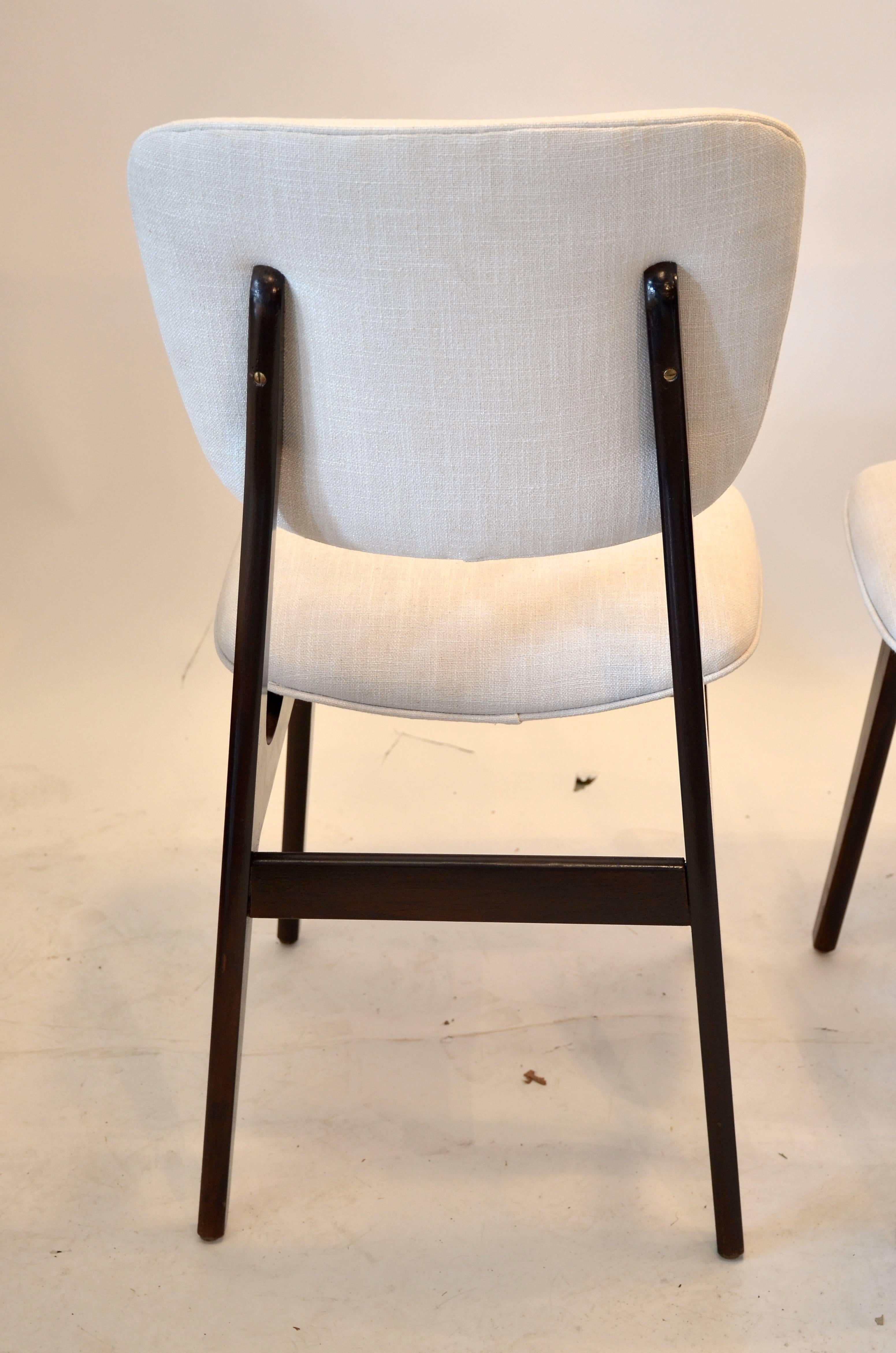 Set of Four Mid-Century Chairs In Good Condition For Sale In Southampton, NY