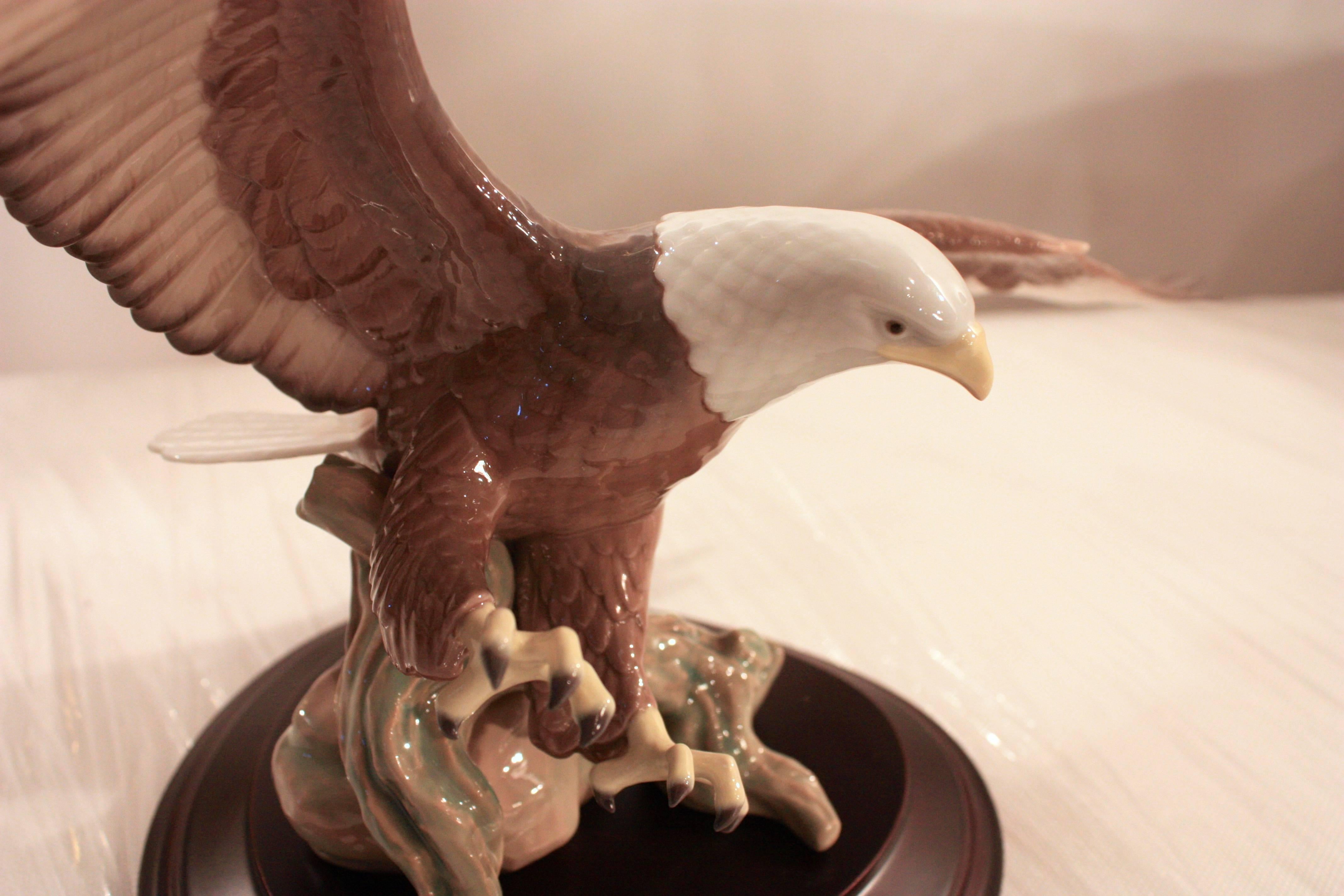 Late 20th Century Lladro Porcelain Eagle with Original Stand For Sale