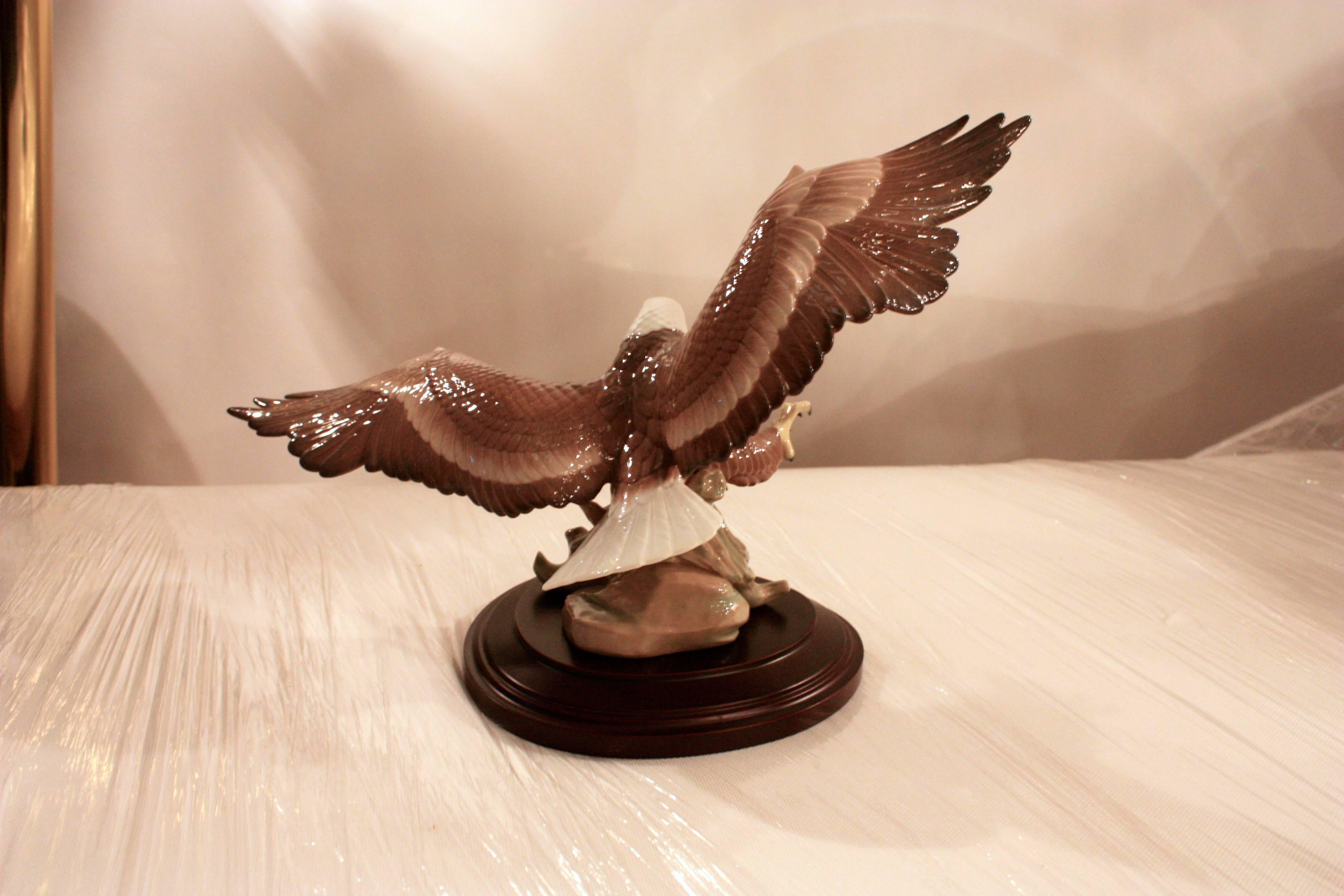 Lladro Porcelain Eagle with Original Stand For Sale 2