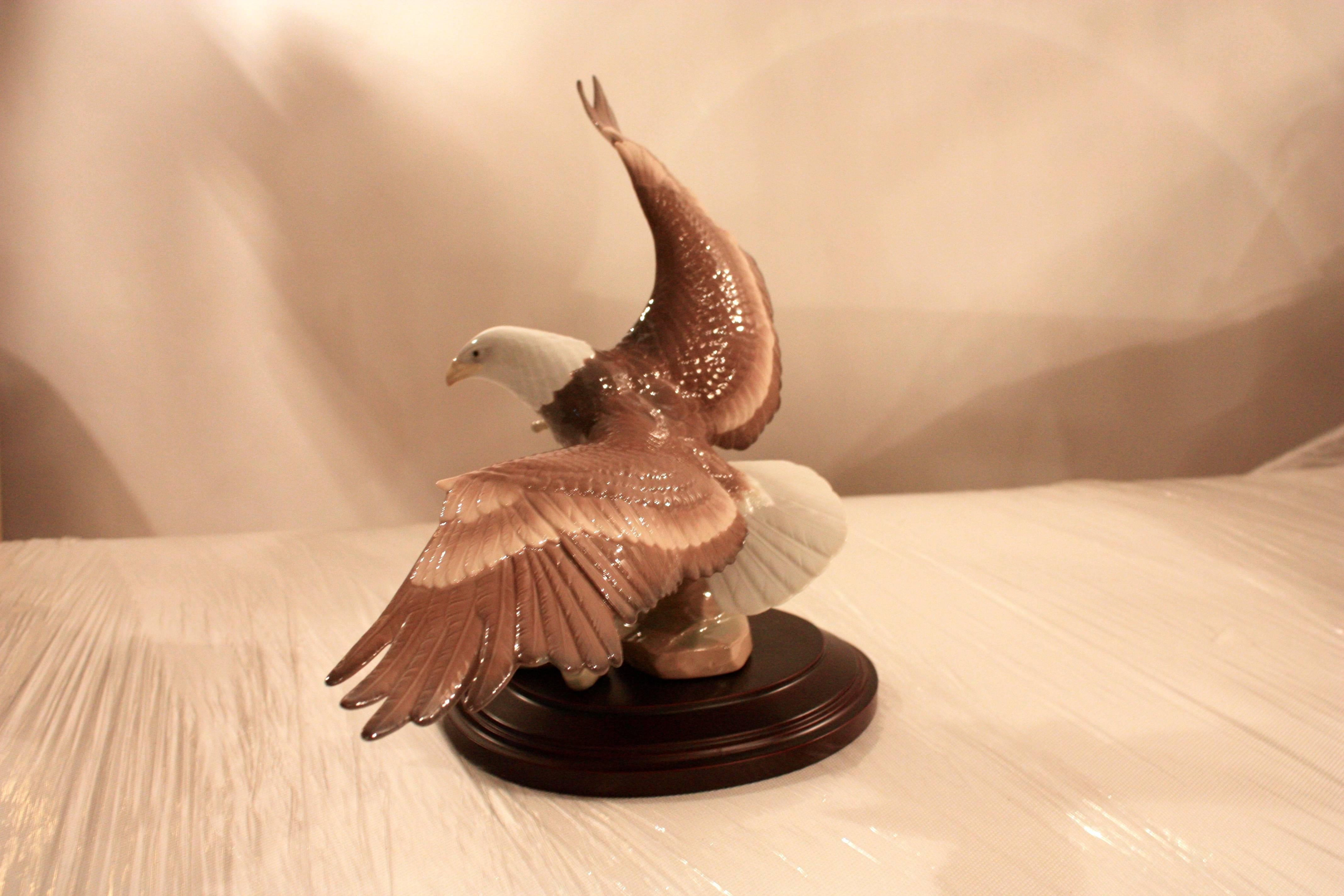 Lladro Porcelain Eagle with Original Stand For Sale 1