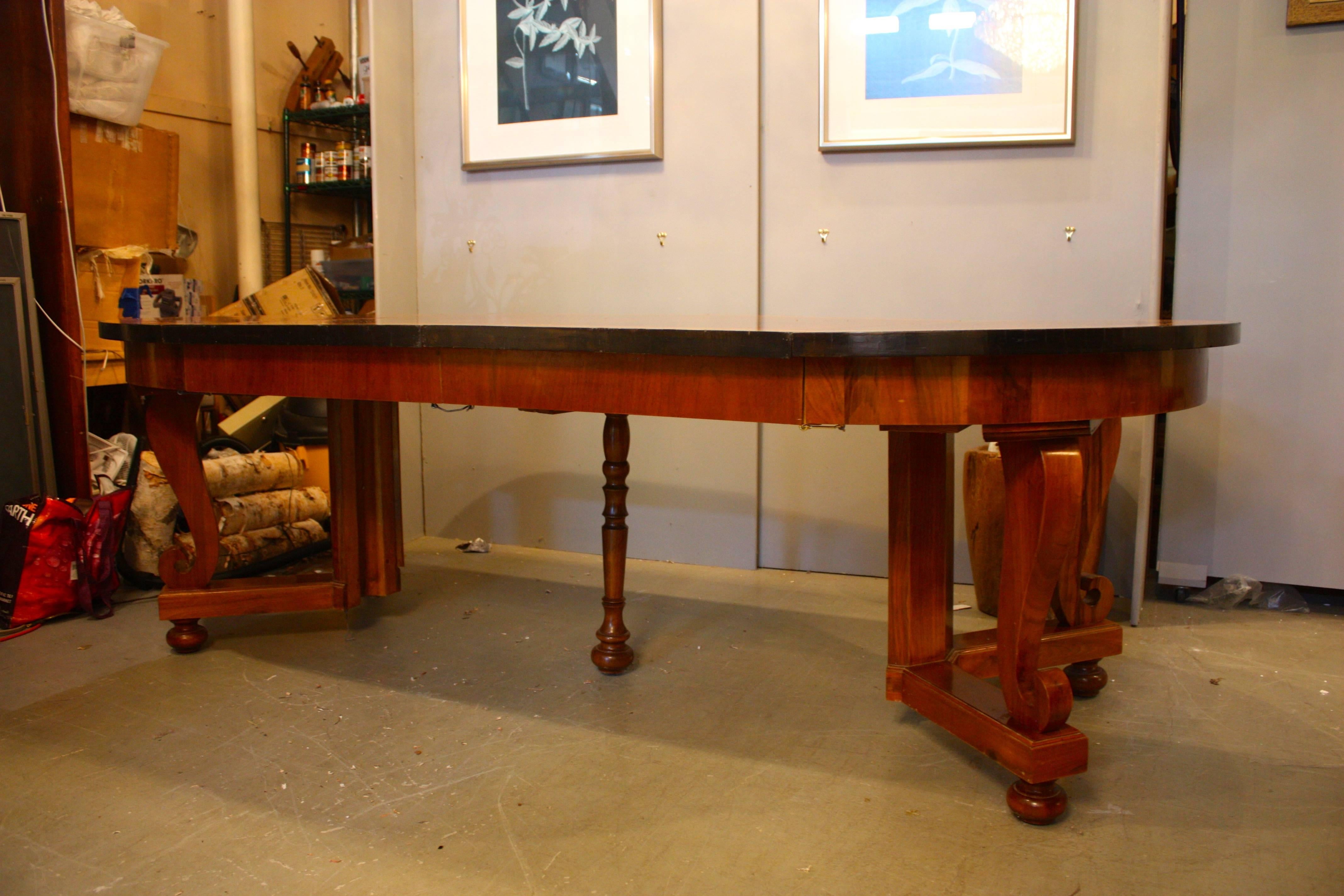 Exquisite Biedermeier Dining Table In Good Condition For Sale In Southampton, NY