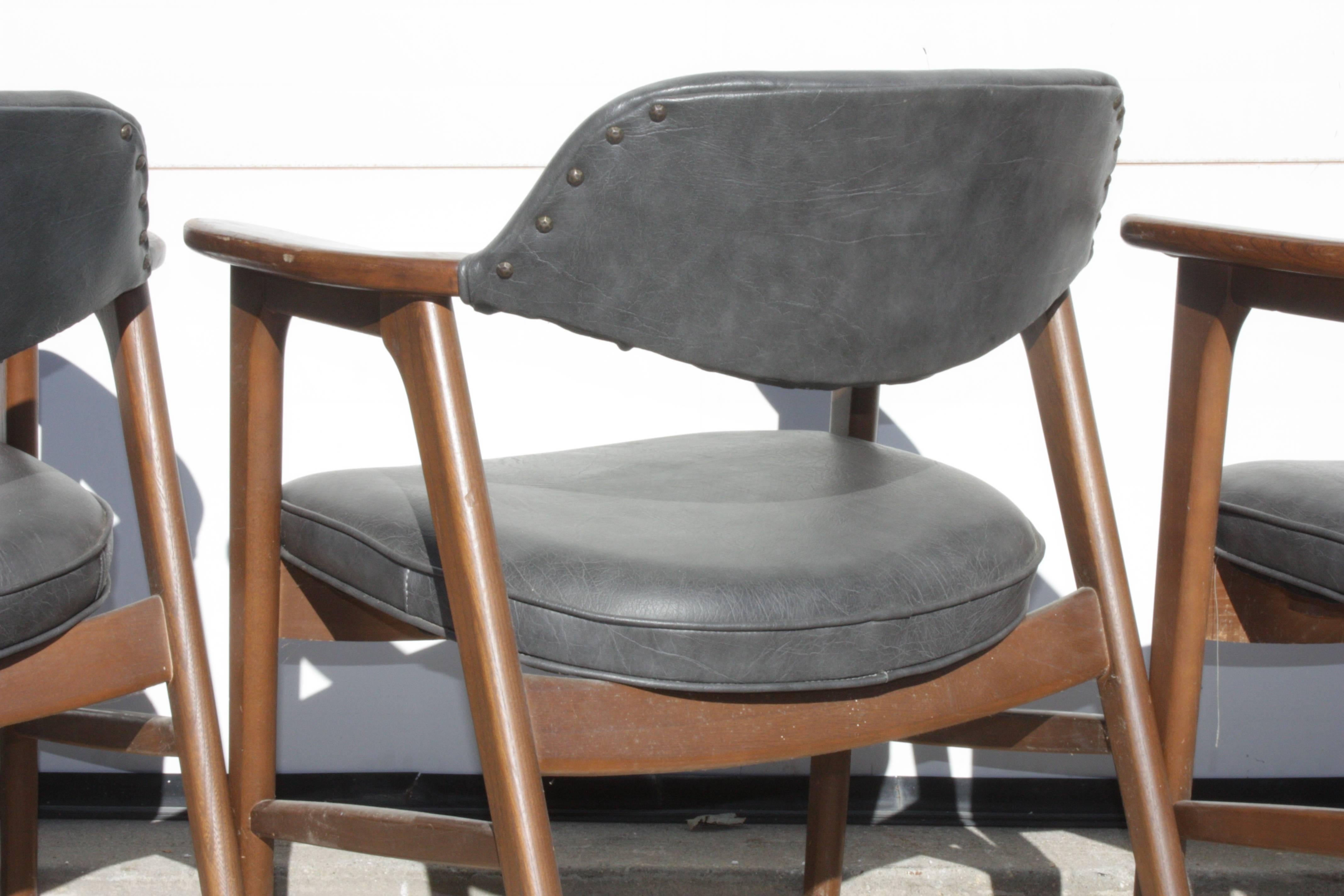 Set of 8 Swedish Mid-Century Modern Mahogany Curved Cut-Out Barrel Chairs In Excellent Condition For Sale In Southampton, NY