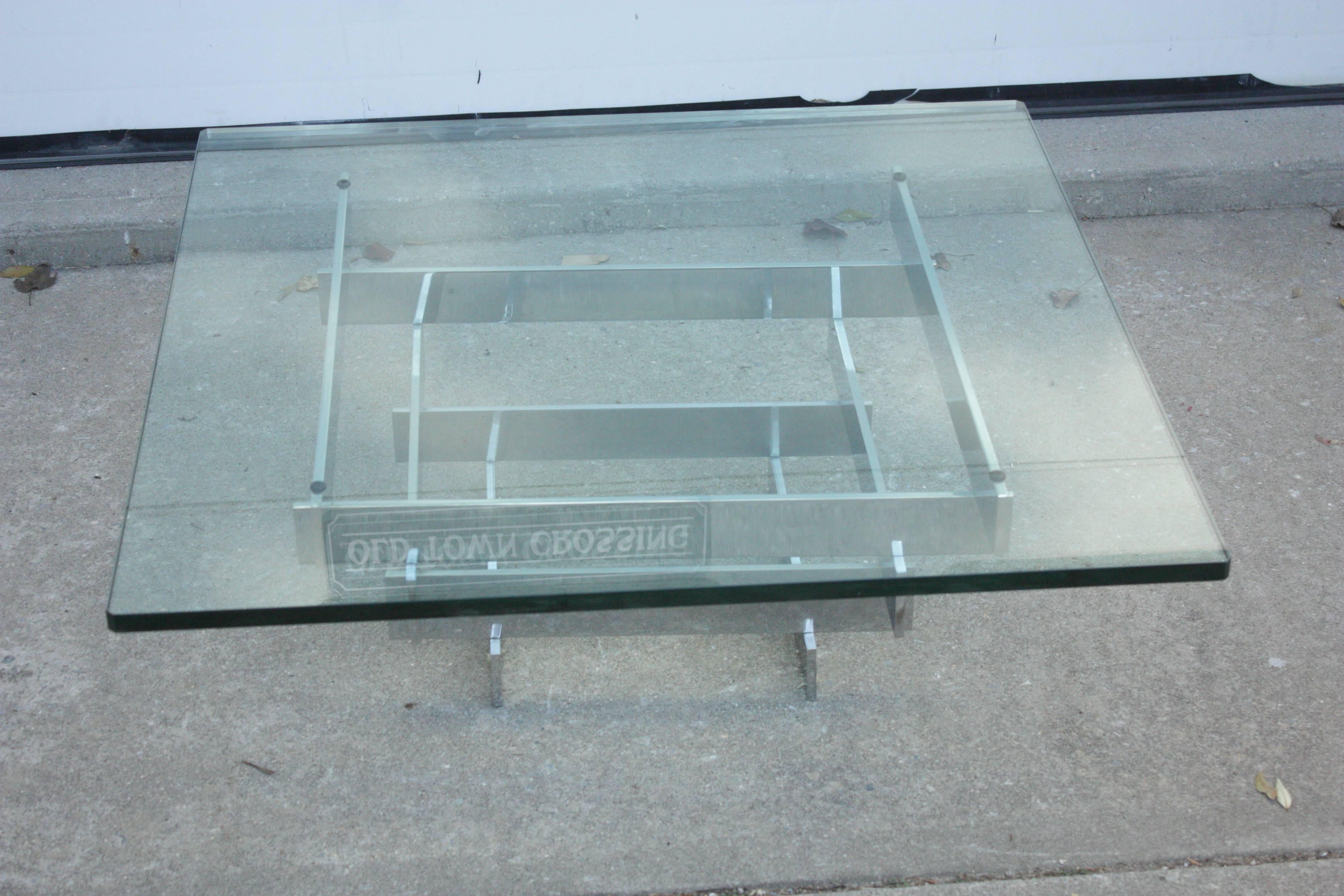 1970s Mid-Century Modern Geometric Stacked Chrome Beam Glass-Top Coffee Table im Angebot 5