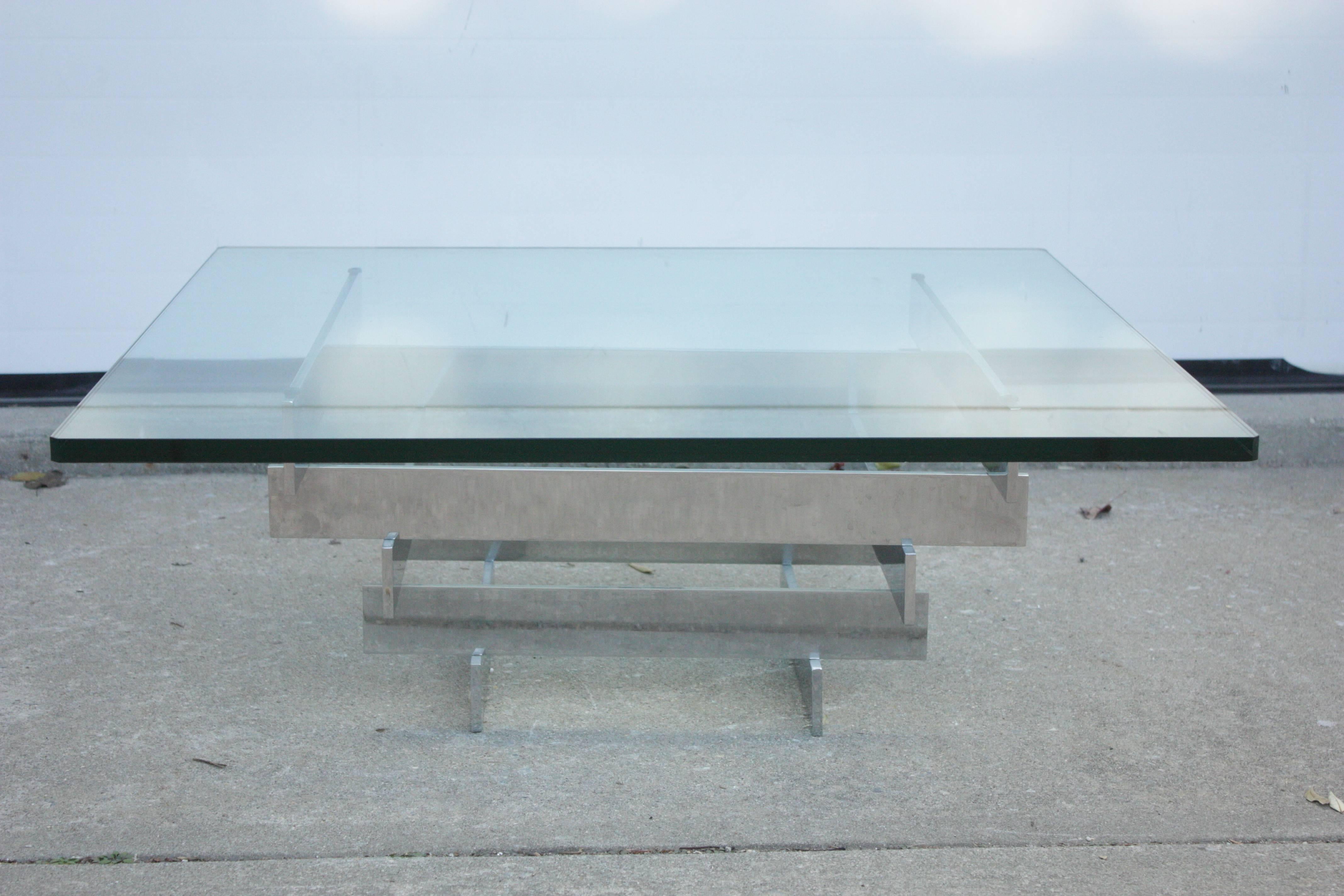 1970s Mid-Century Modern Geometric Stacked Chrome Beam Glass-Top Coffee Table im Angebot 2