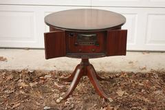 1930s English Round Mahogany Pedestal Table with Brass Lion Pulls and Feet