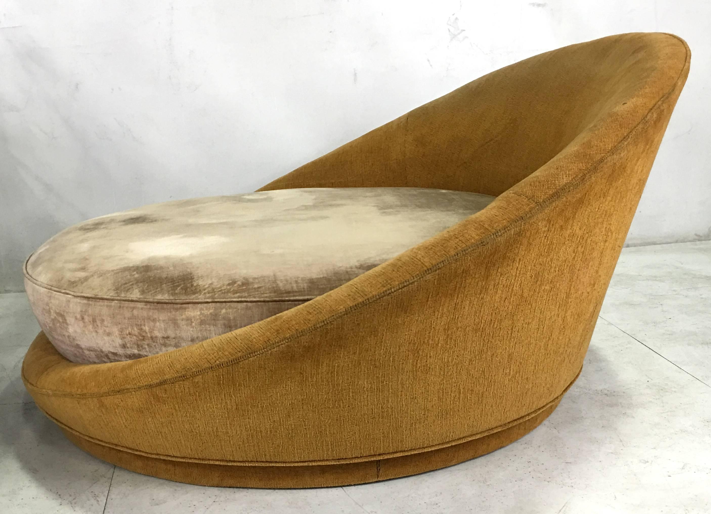 Mid-Century Modern Large Scale Lounge Chair or Daybed by Milo Baughman