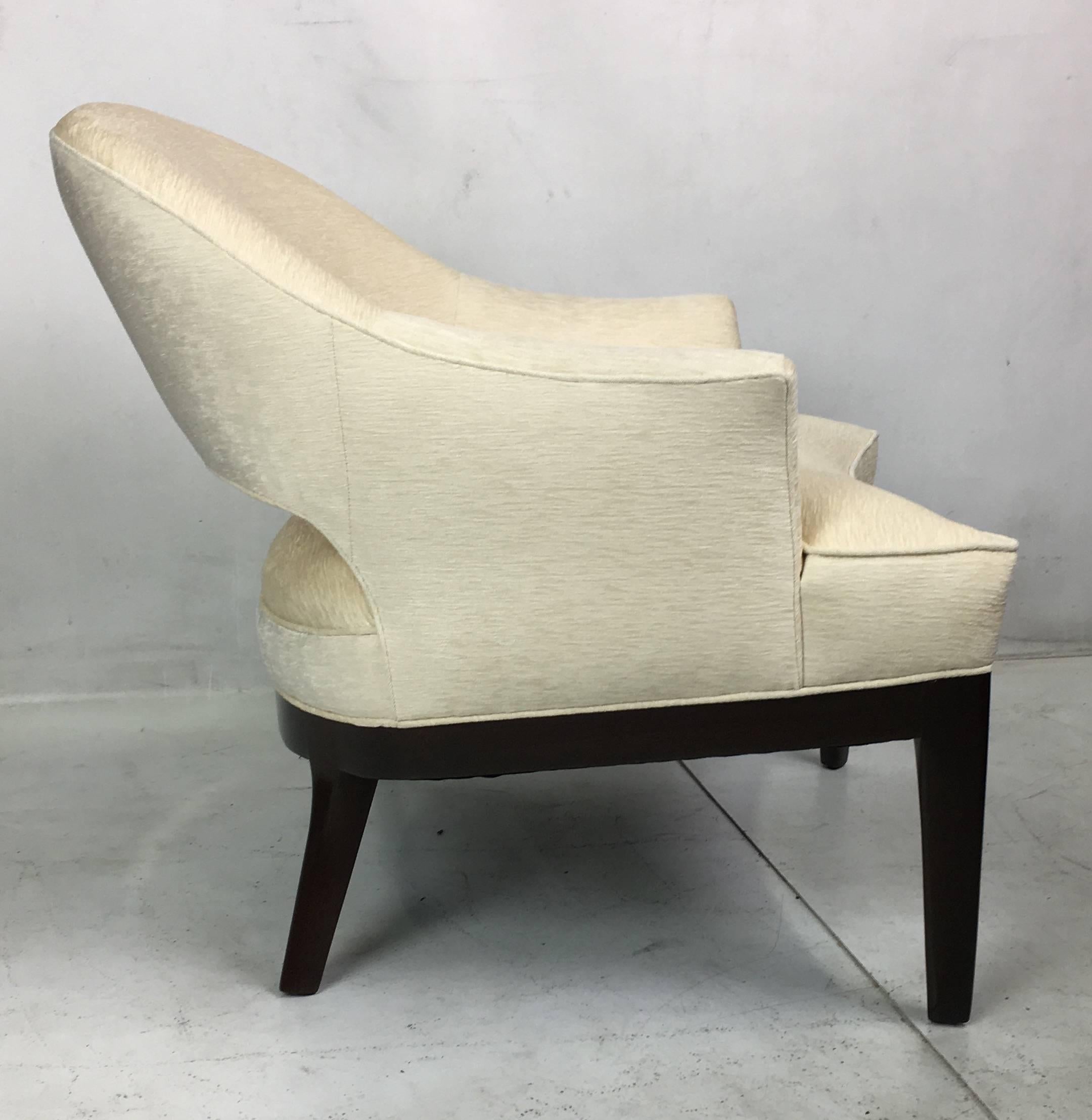 Mid-Century Modern Chic Pair of Lounge Chairs 