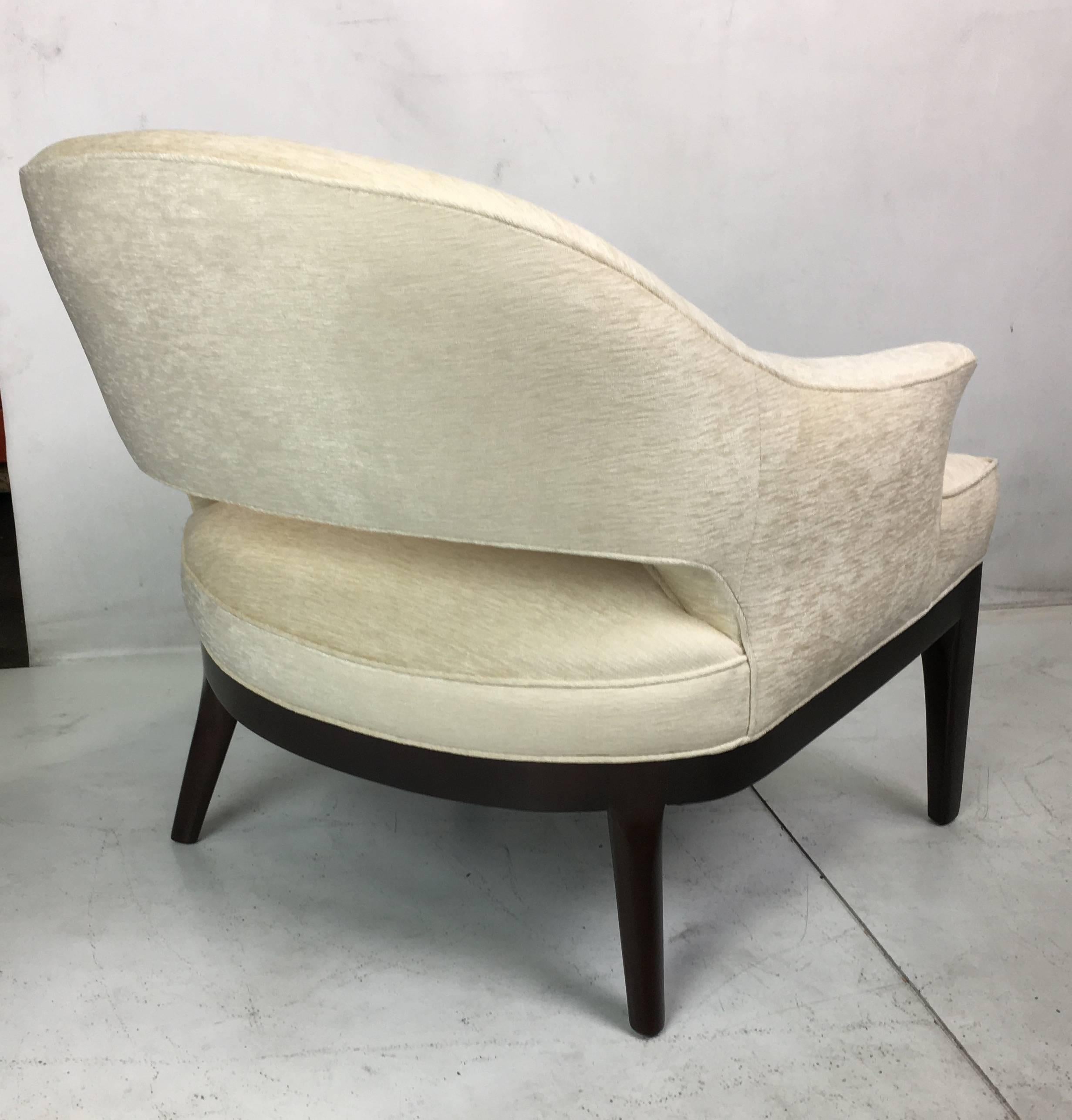 American Chic Pair of Lounge Chairs 