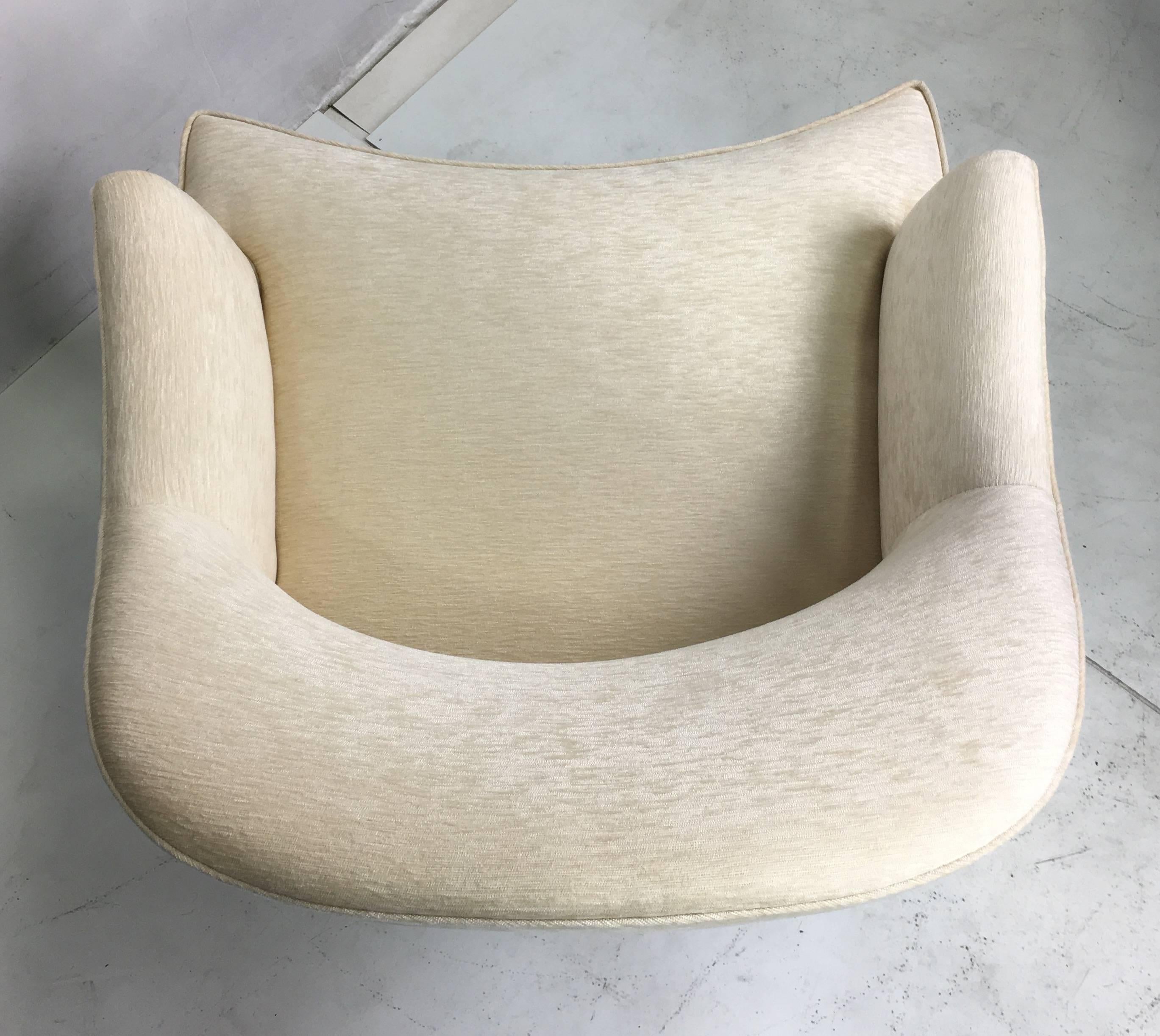 Chic Pair of Lounge Chairs  In Excellent Condition In Danville, CA