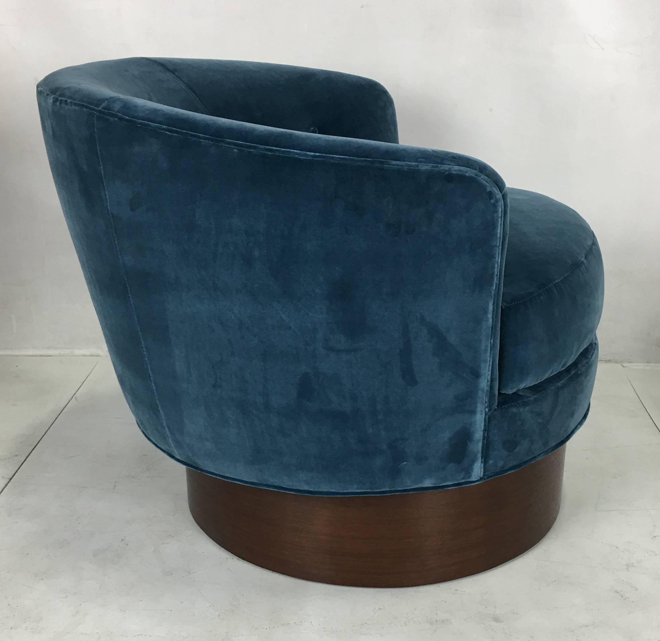 American Pair of Swivel Barrel Chairs After Milo Baughman