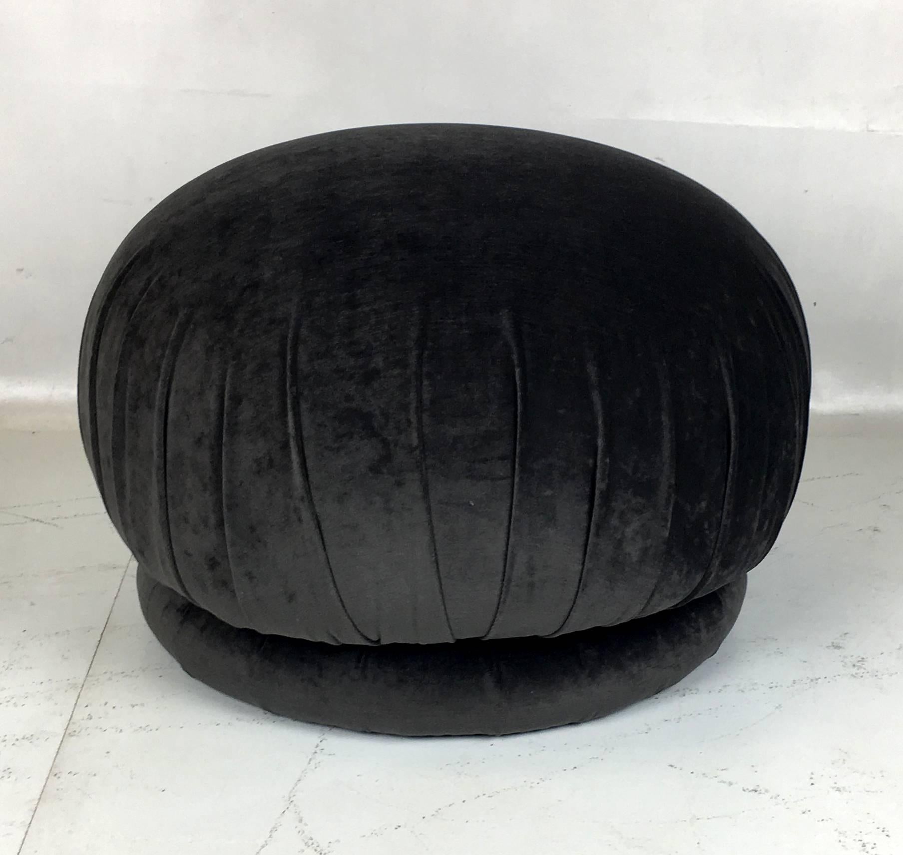 Mid-Century Modern Pair of Swiveling Poufs by Vladimir Kagan for Directional