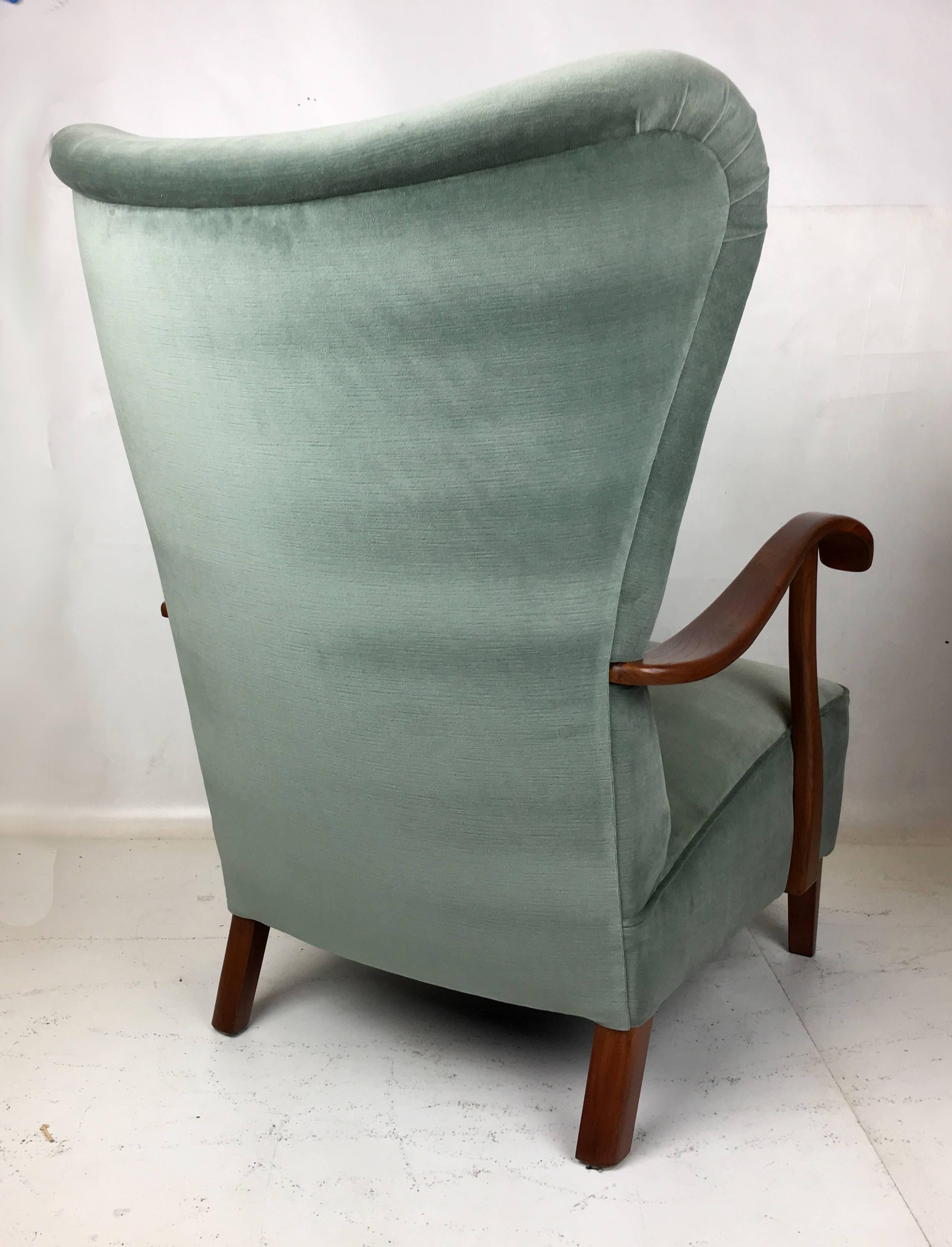 Mid-Century Modern Exceptional MidCentury Wing Chair