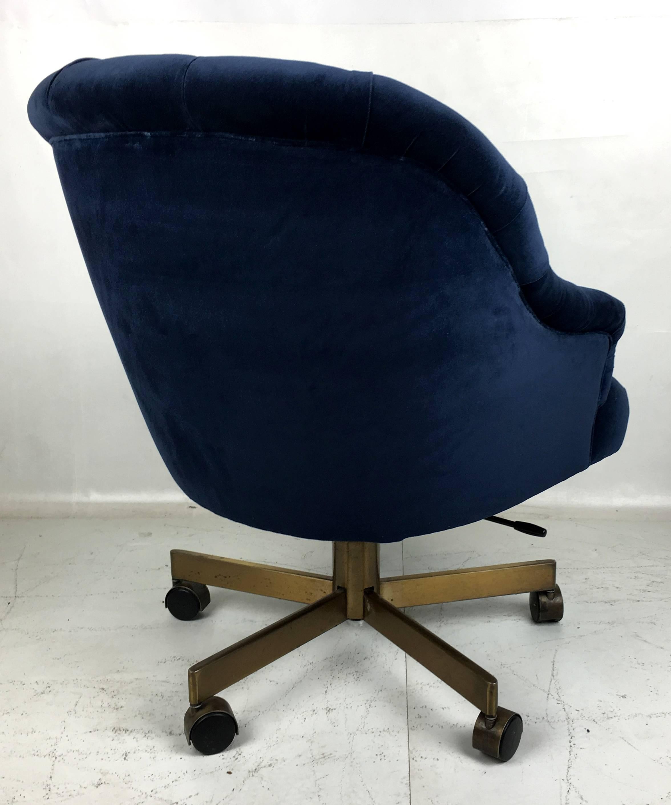Tufted Velvet Executive Swivel Desk Chair by Edward Wormley for Dunbar In Excellent Condition In Danville, CA
