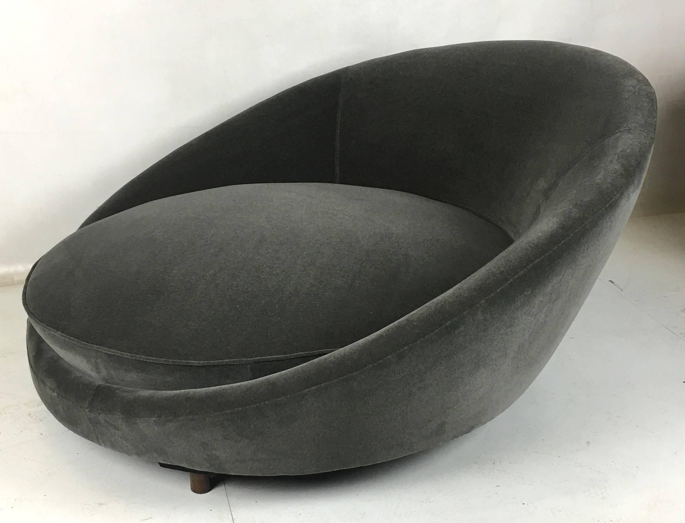 American Large-Scale Lounge Chair or Daybed by Milo Baughman