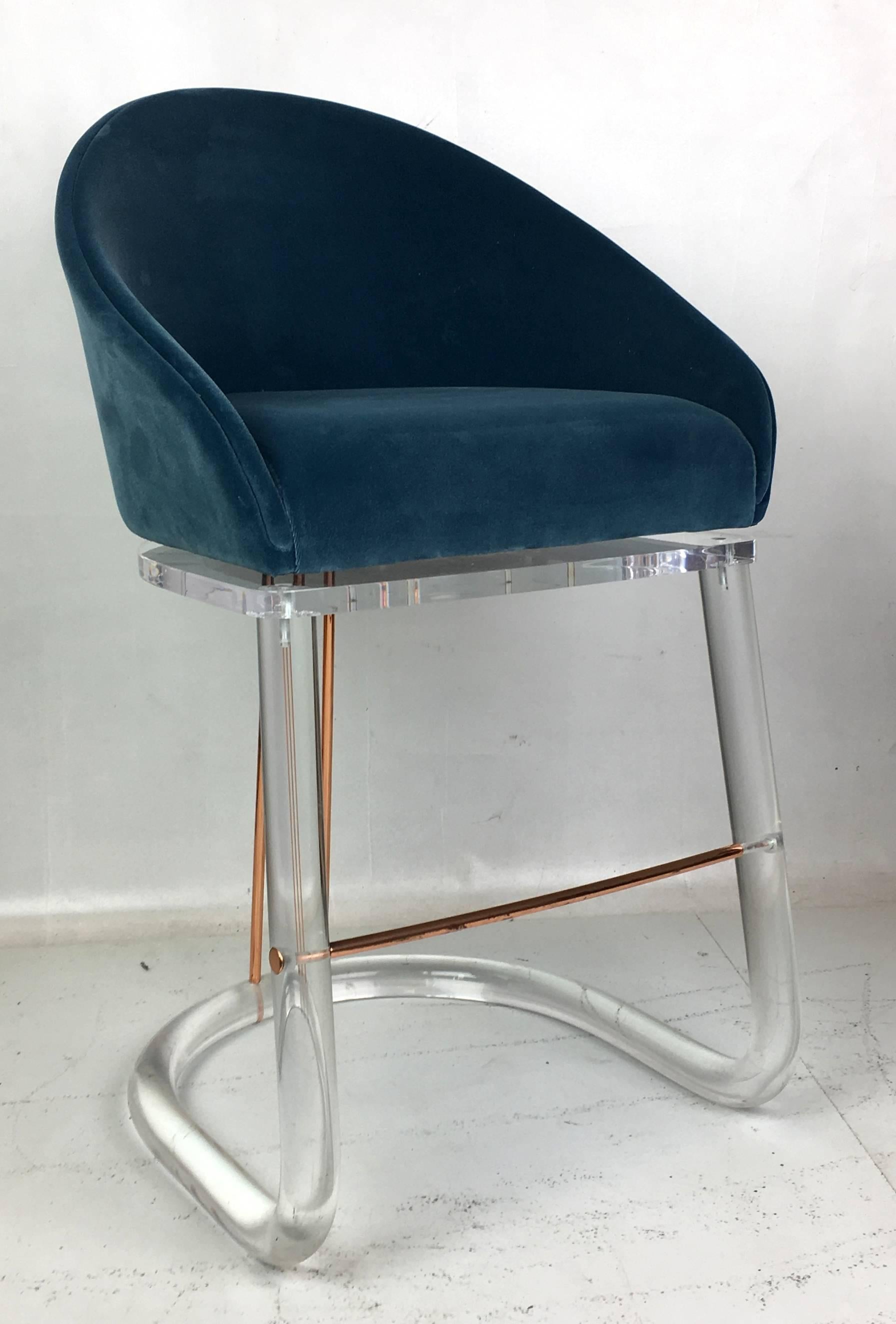 Mid-Century Modern Pair of Lucite and Brass Counter Stools by Lion in Frost