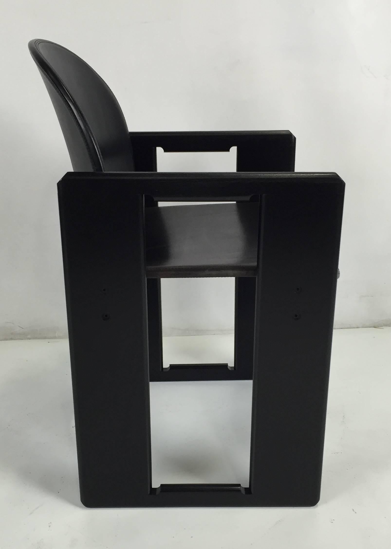 italien Quatre fauteuils de salle à manger Dialogo en cuir par Afra et Tobia Scarpa pour B&B Italia en vente